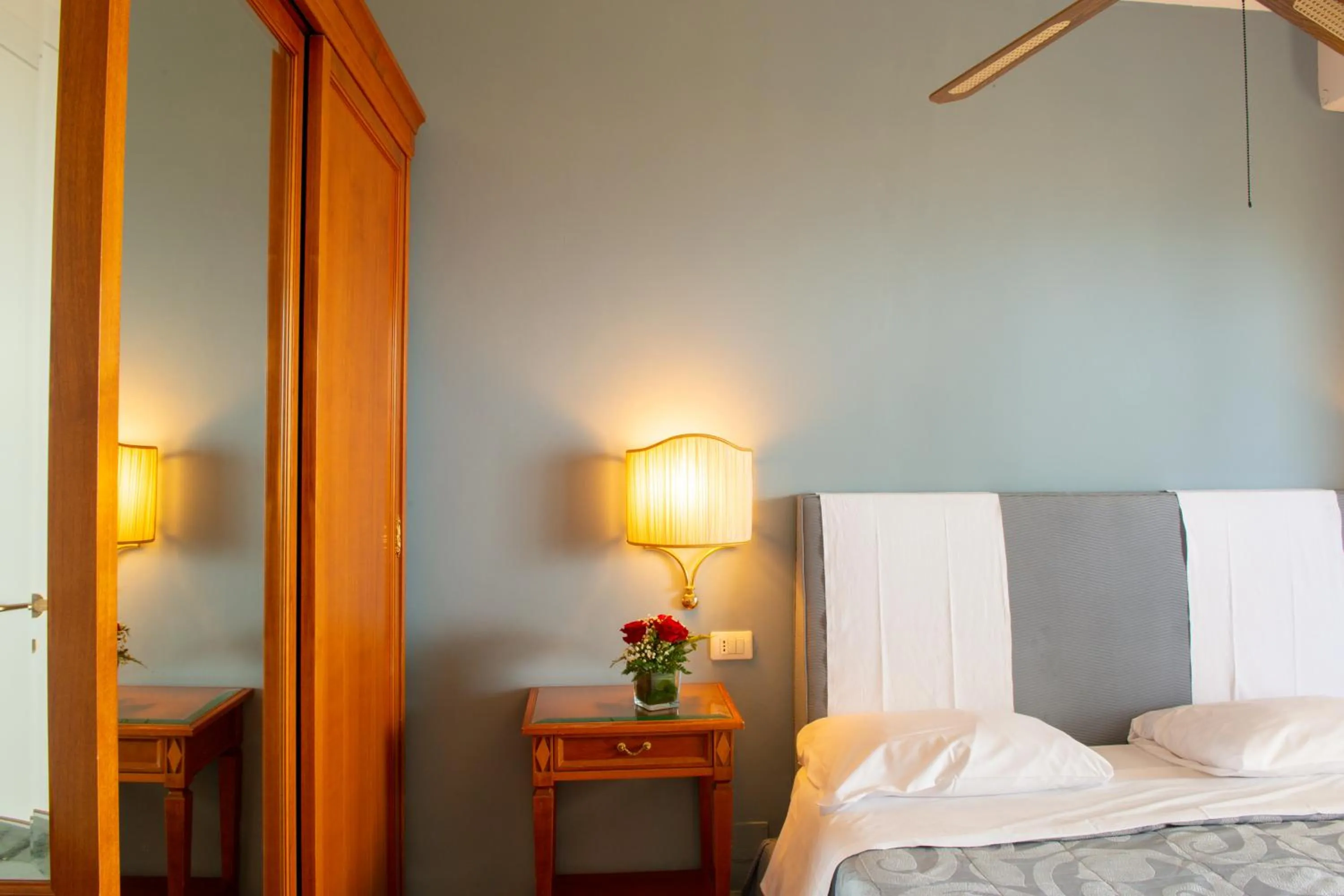 hair dresser, Bed in Hotel Sinuessa Terme