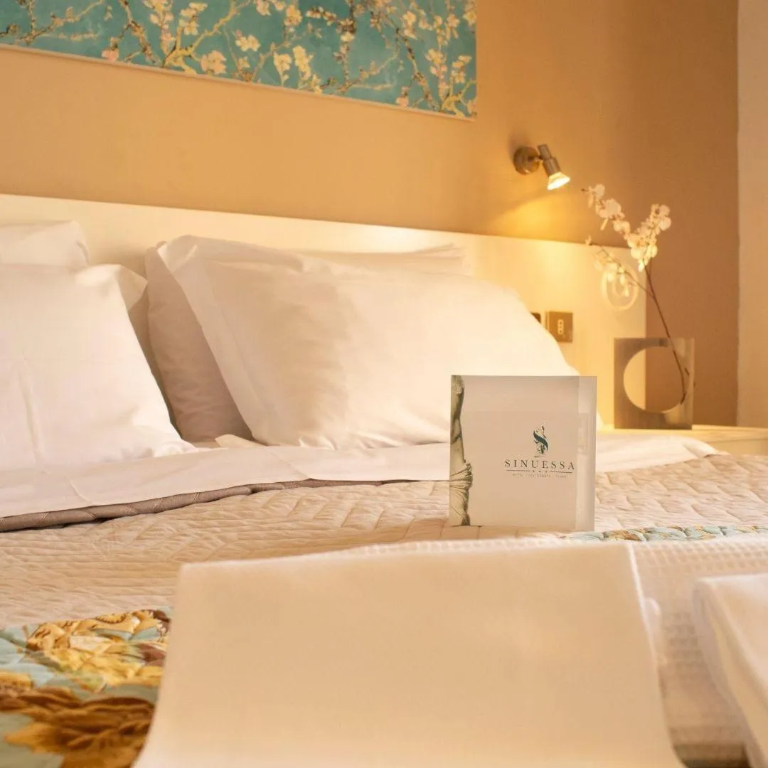 Bed in Hotel Sinuessa Terme