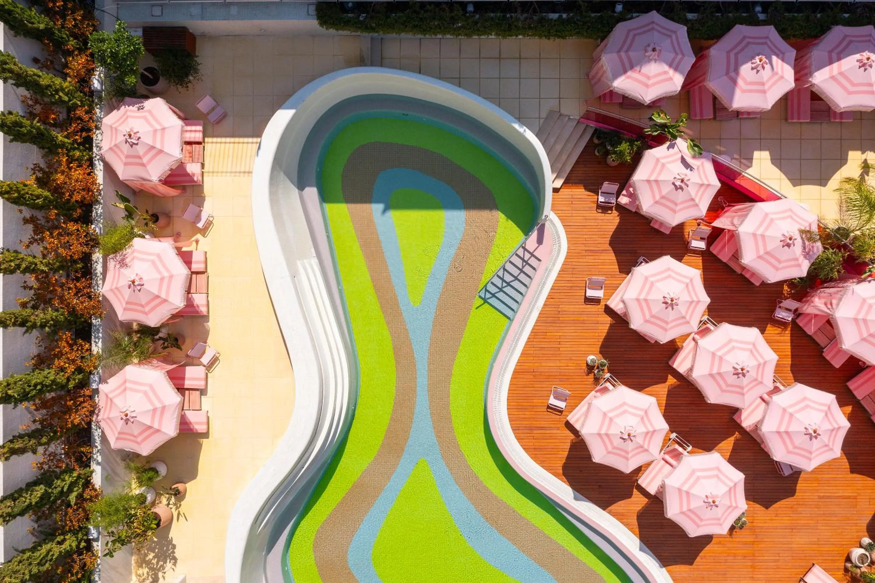 Swimming pool in Semiramis