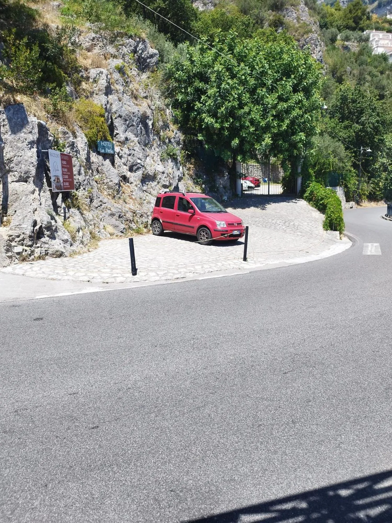 Parking in Hotel La Perla