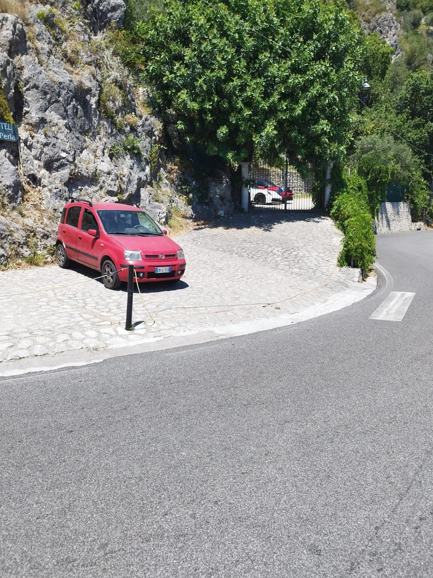Parking in Hotel La Perla