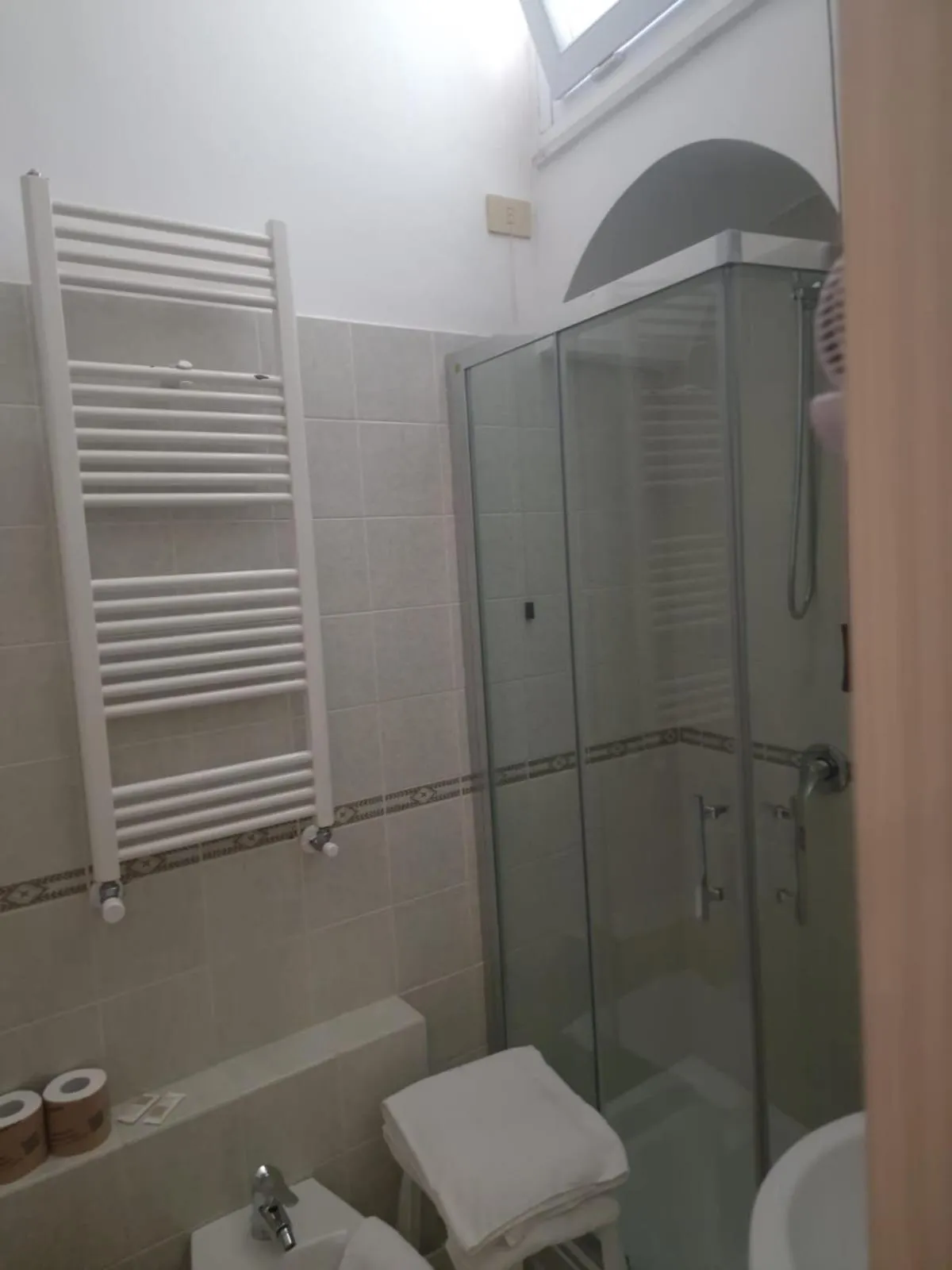 Shower in Hotel La Perla