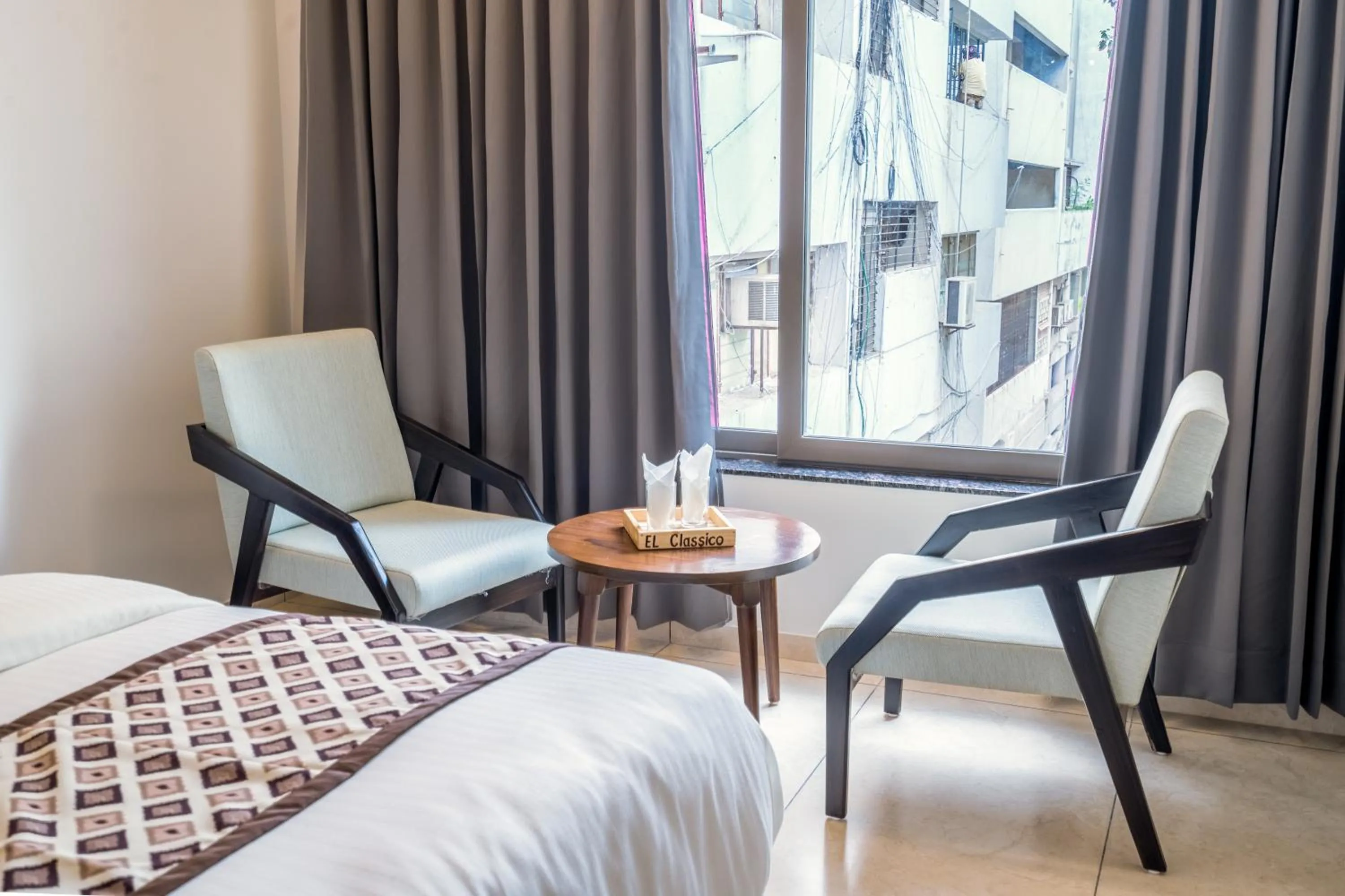 Seating area, Bed in EL Classico