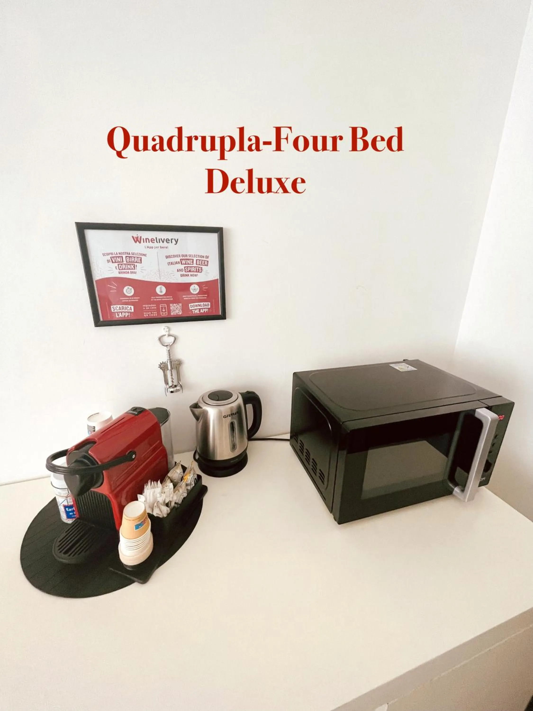 Coffee/tea facilities in DiMoras house Verona