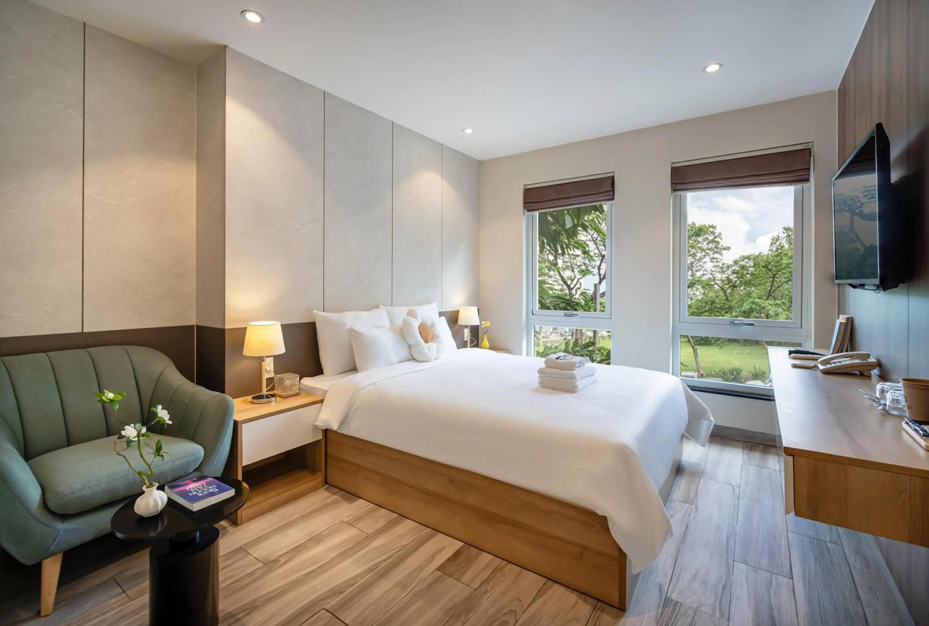 Superior Queen Room in The Royal Healing - Phu My Hung