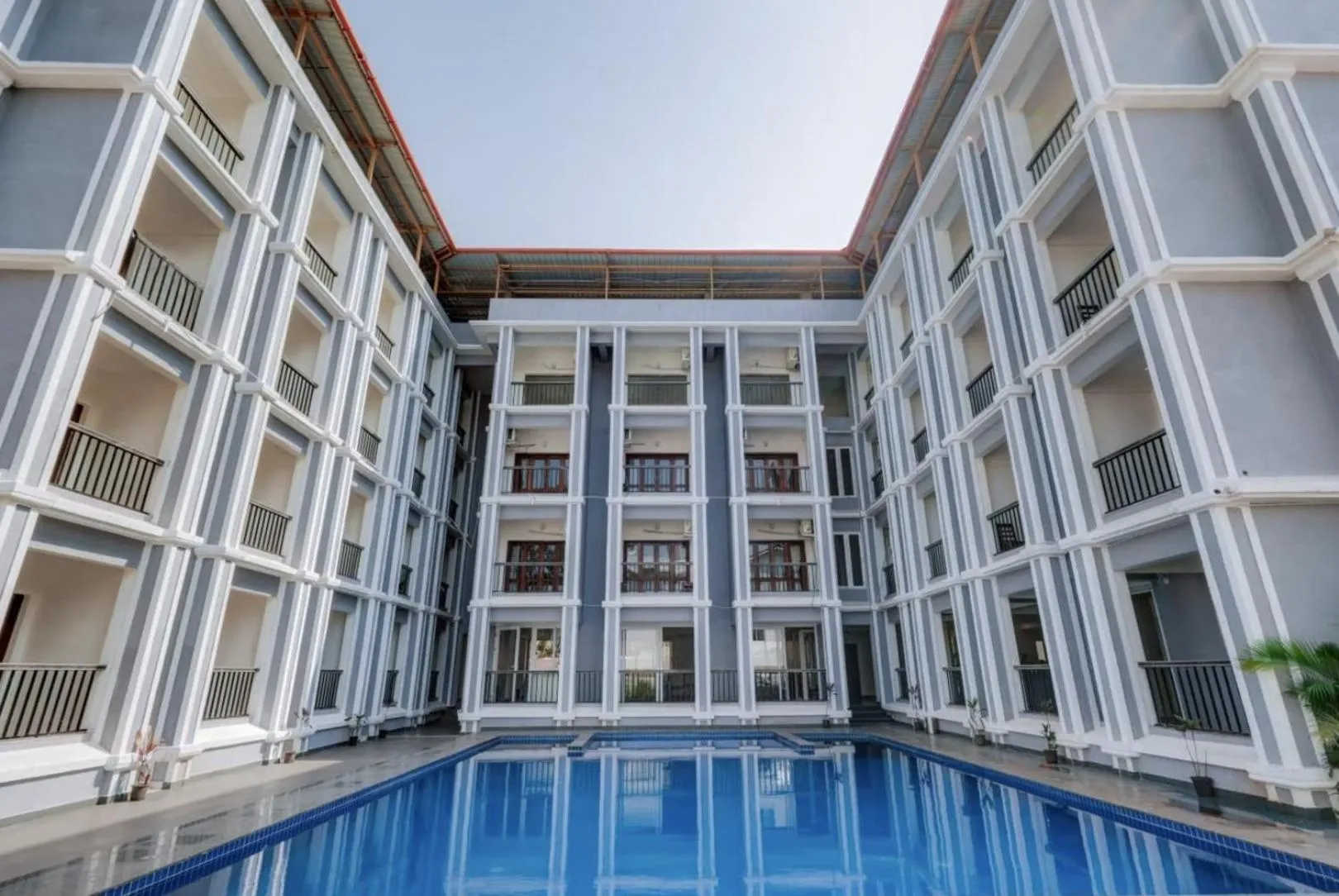 Swimming pool in Deep International