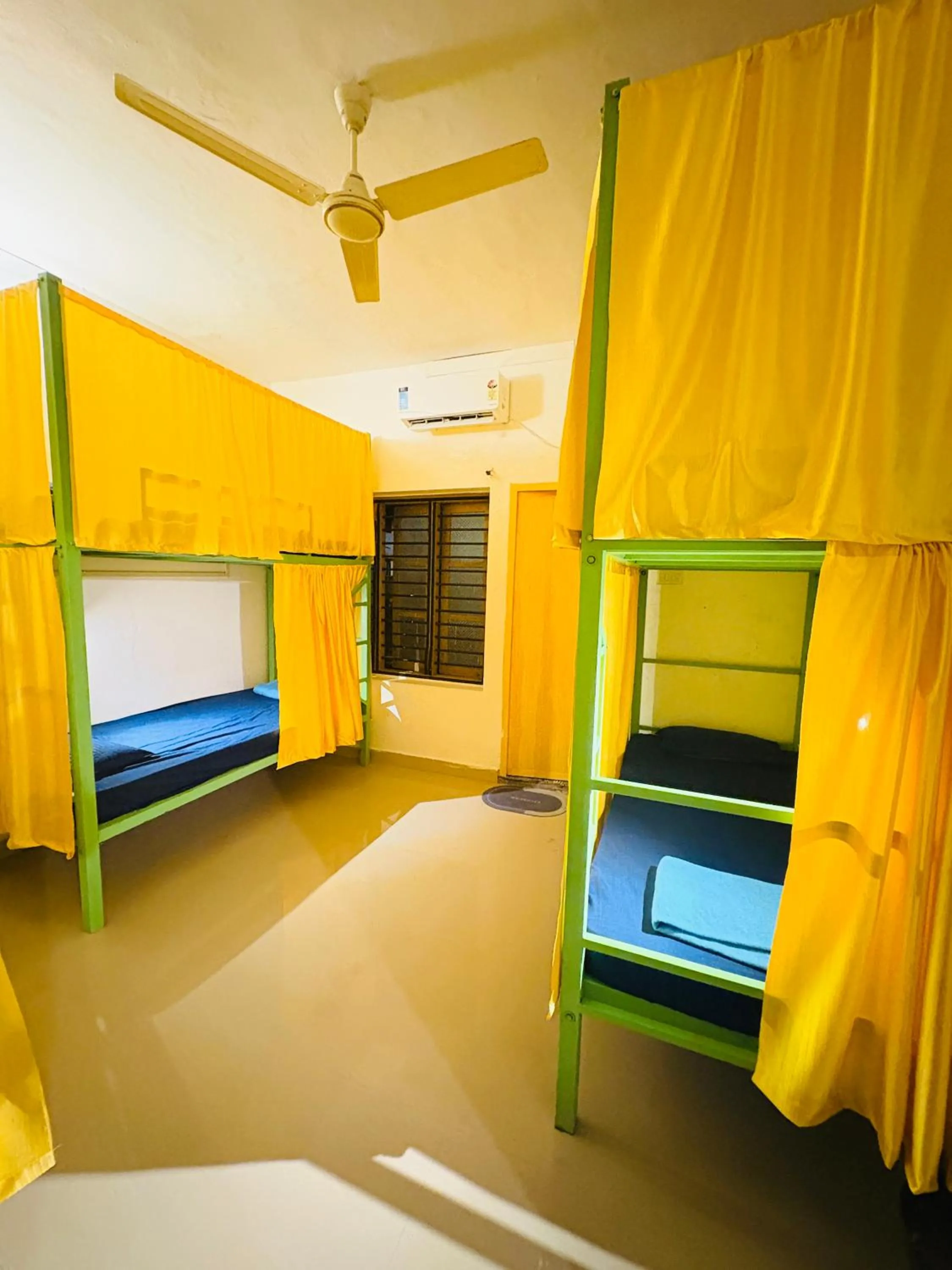 Bed in 4-Bed Mixed Dormitory Room in The Yes Hostel - House of Backpackers & Digital Nomads