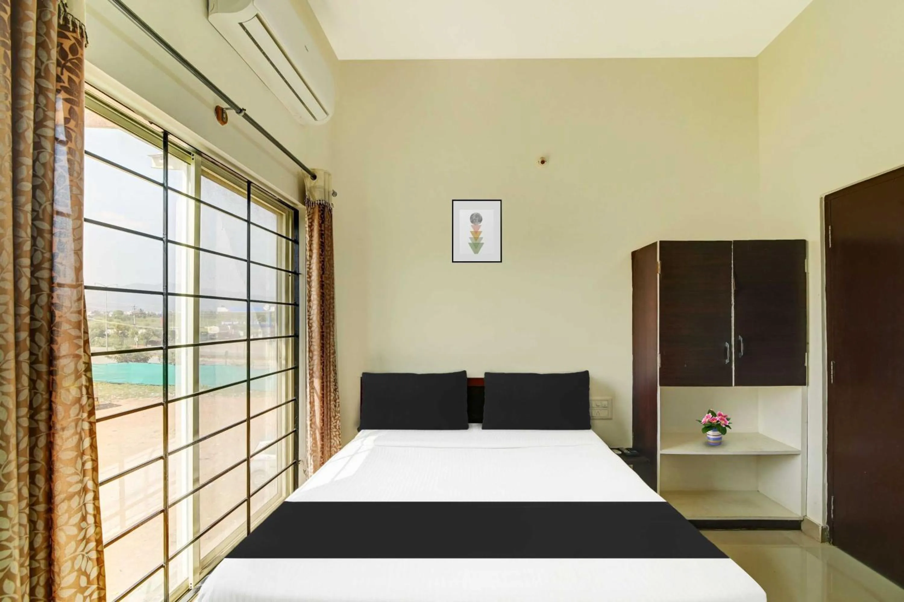 Bedroom, Bed in Hotel O Chikmangaluru Near Railway Station