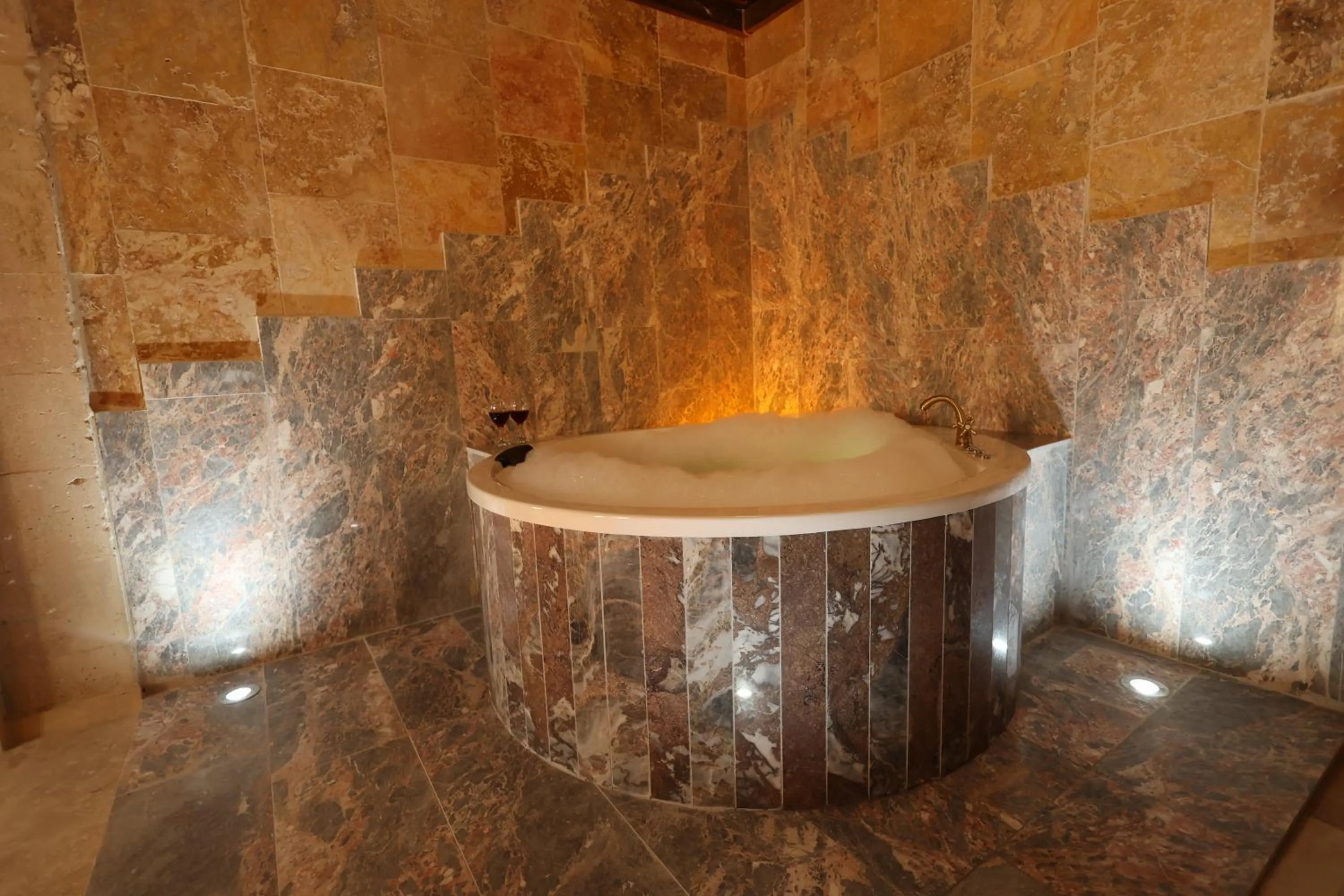 Hot Tub in Cappadocia View Suit