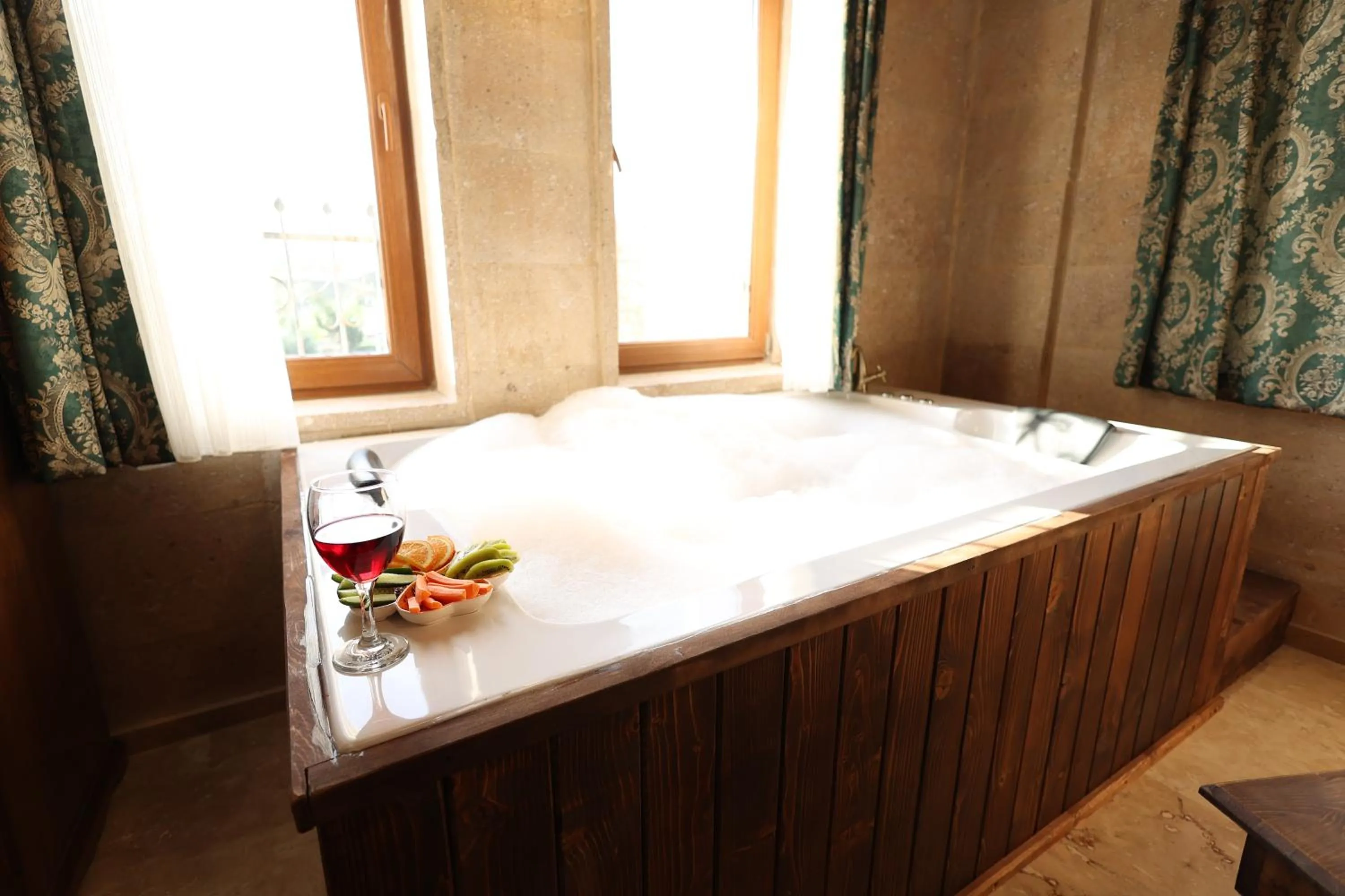 Hot Tub in Cappadocia View Suit