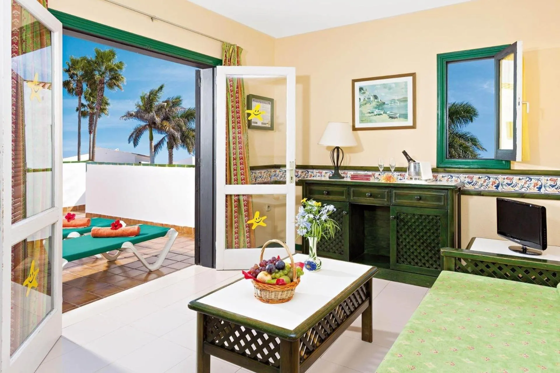 Photo of the whole room in Puerto Caleta