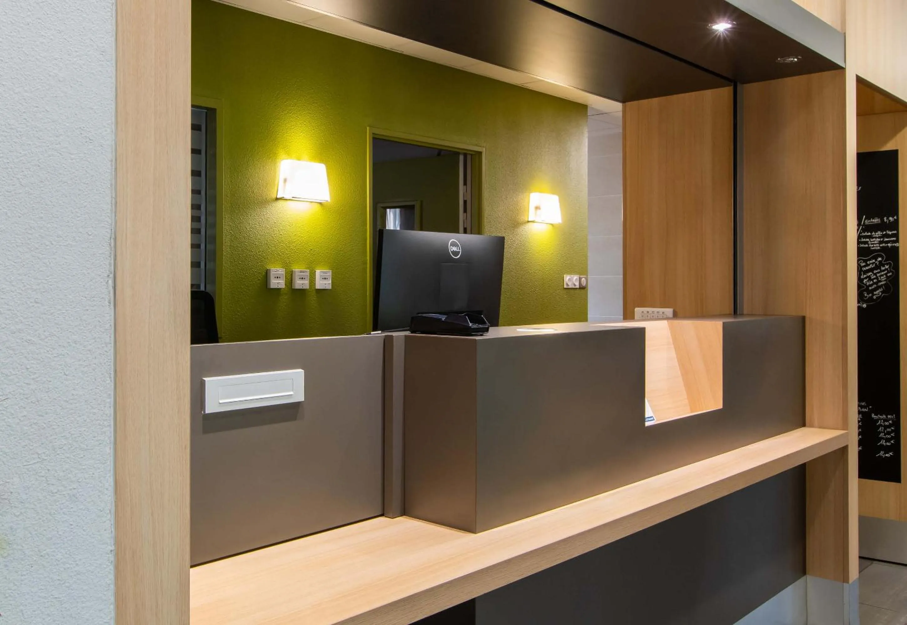 Lobby or reception in B&B HOTEL Alès - Pôle Mécanique