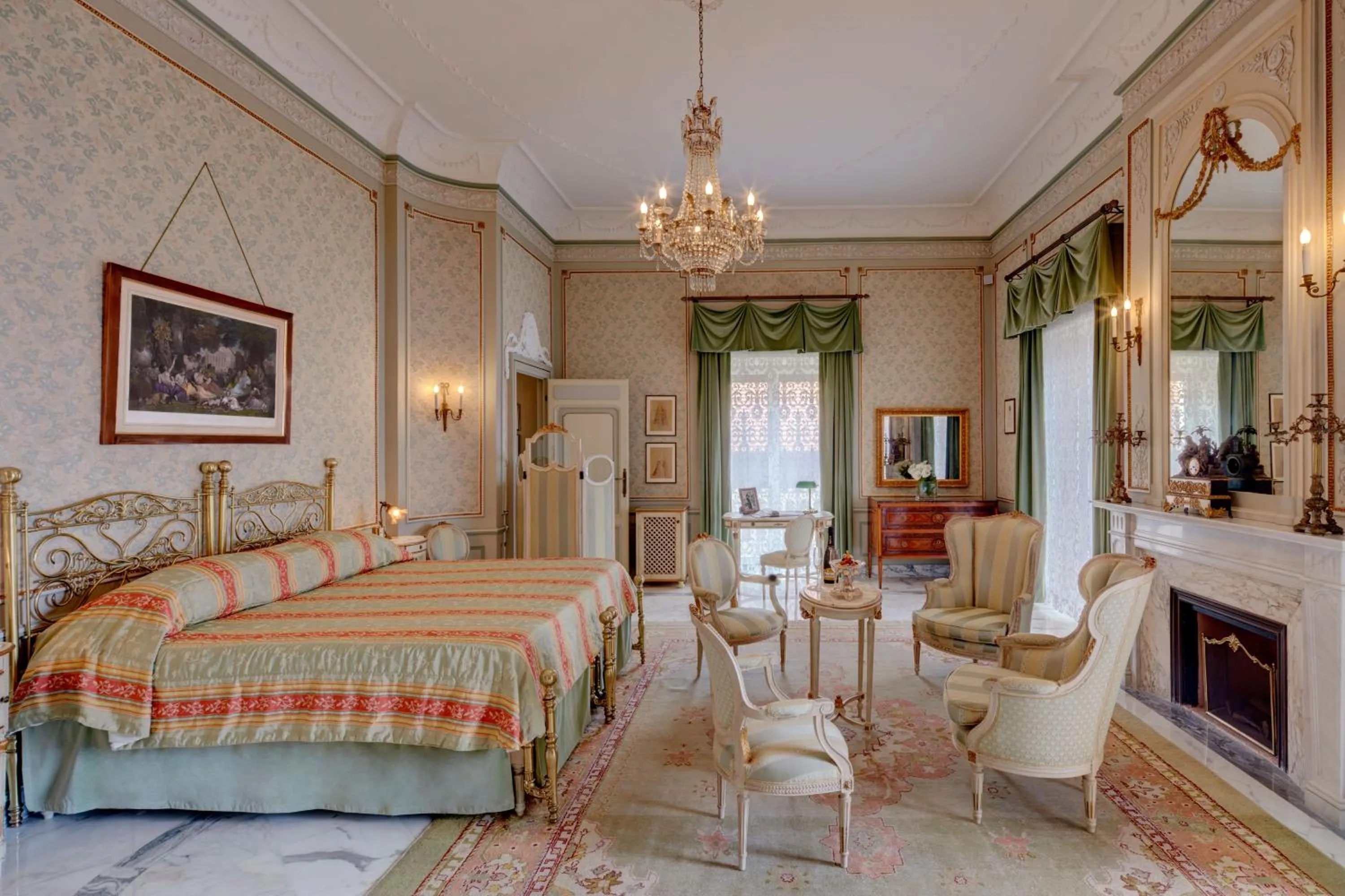 Bed in Grand Hotel Excelsior Vittoria