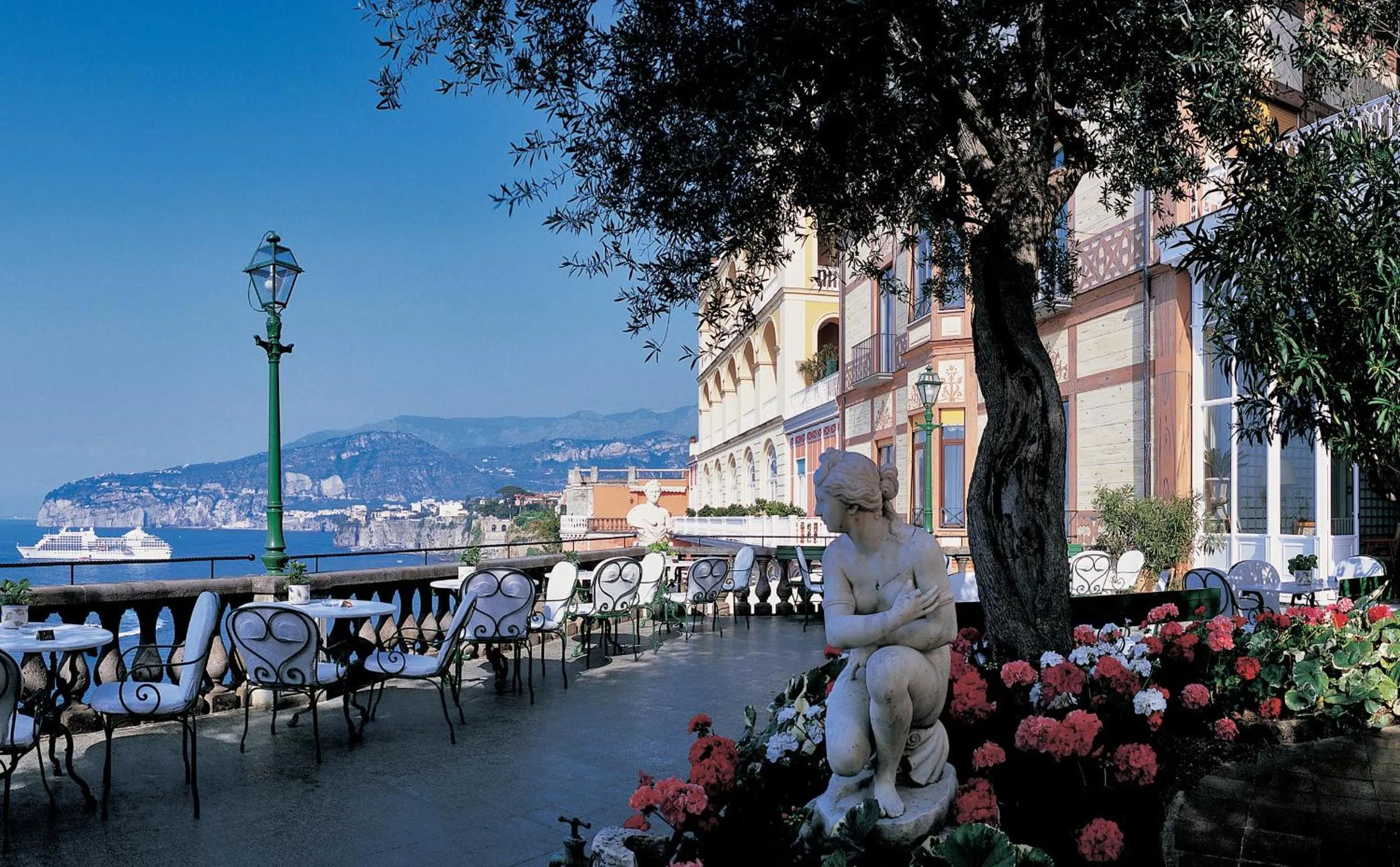 Day in Grand Hotel Excelsior Vittoria