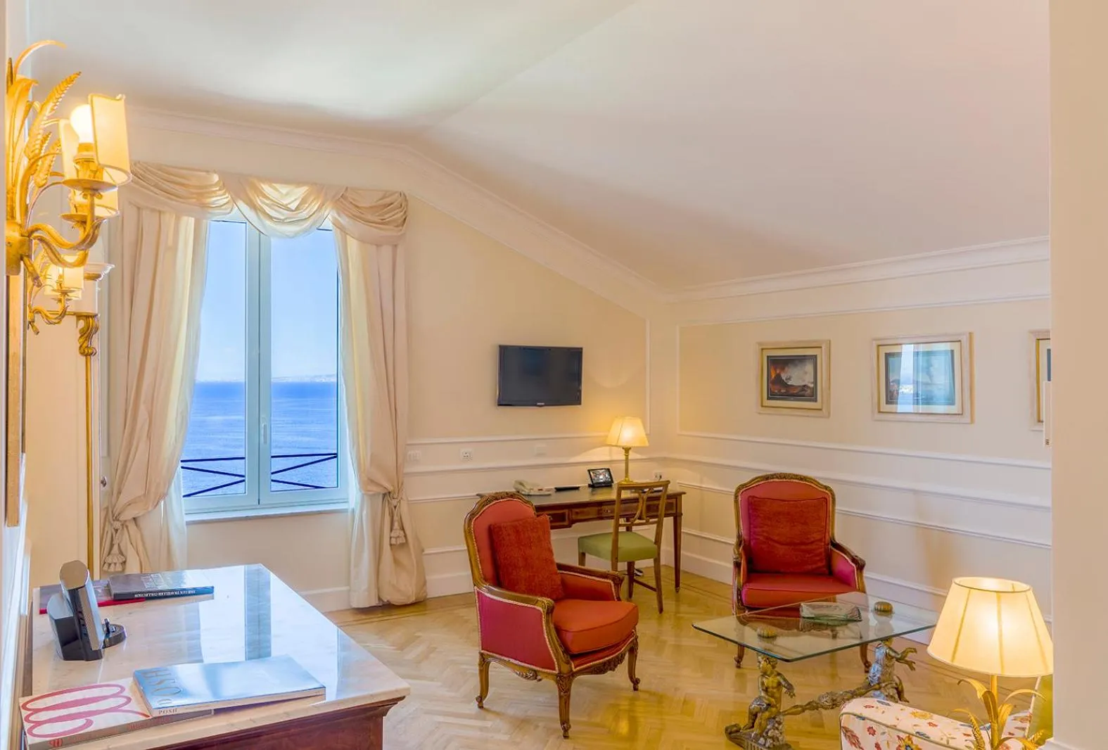 Living room in Grand Hotel Excelsior Vittoria