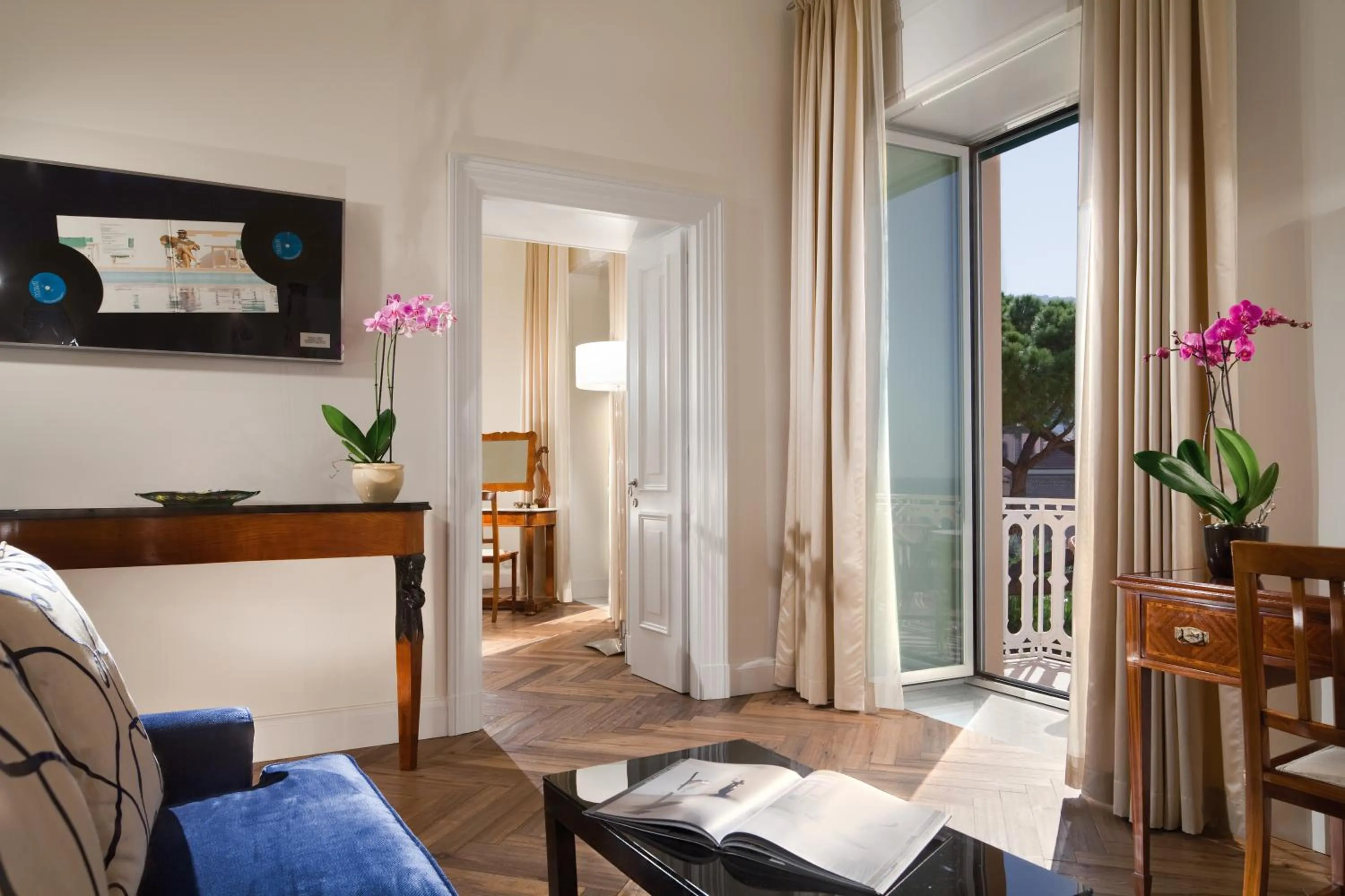 Balcony/Terrace, Bed in Grand Hotel Excelsior Vittoria