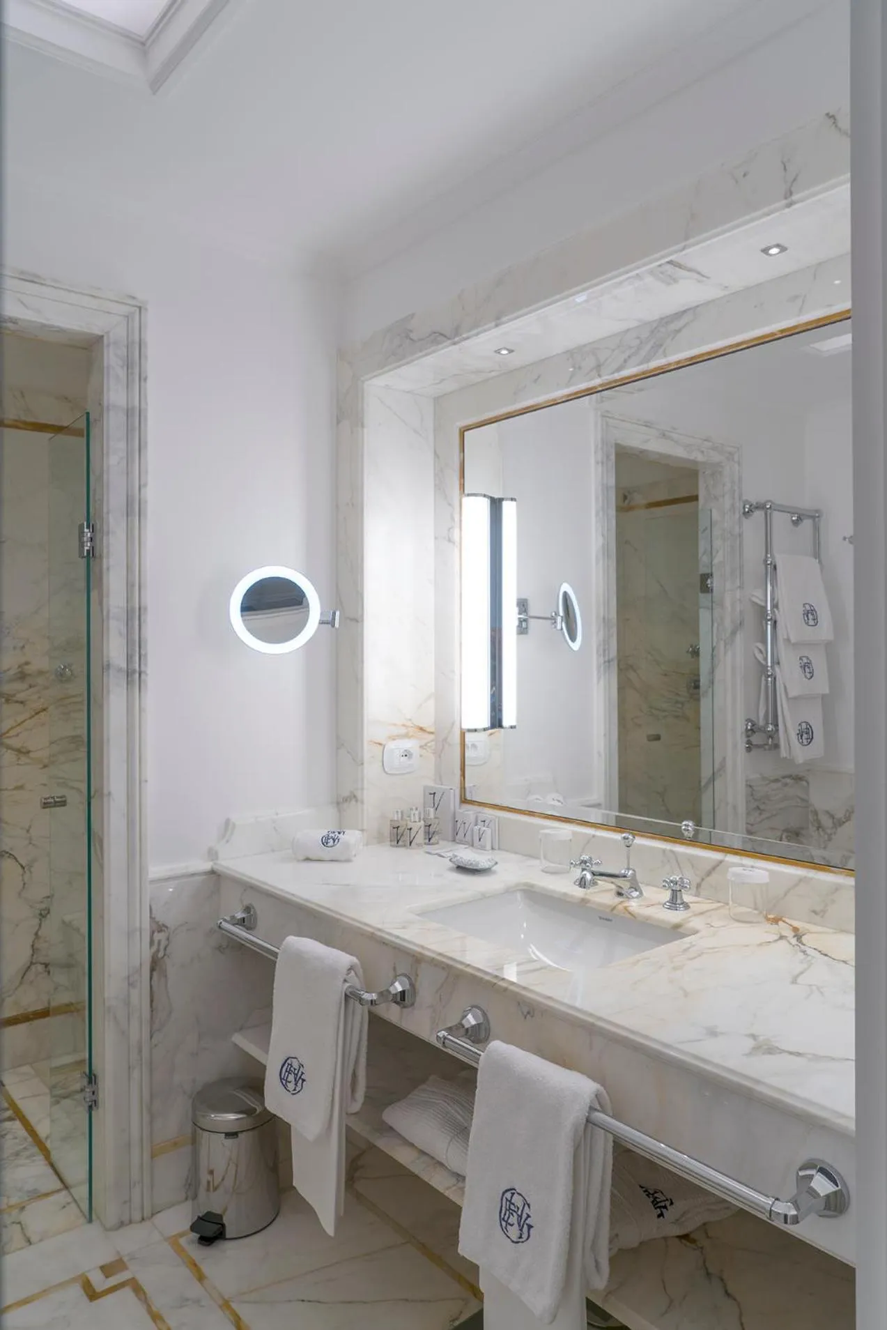 Shower in Grand Hotel Excelsior Vittoria