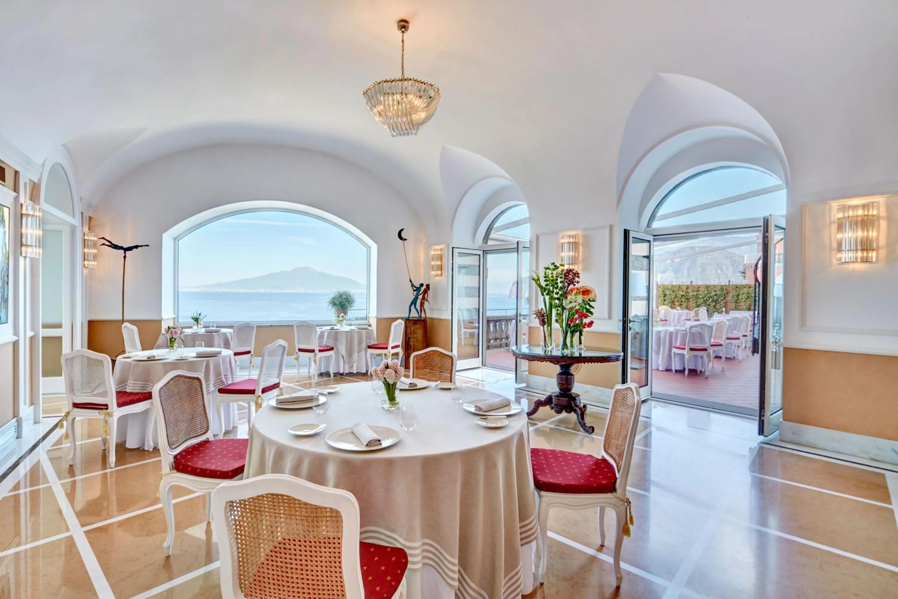 Restaurant/places to eat in Grand Hotel Excelsior Vittoria