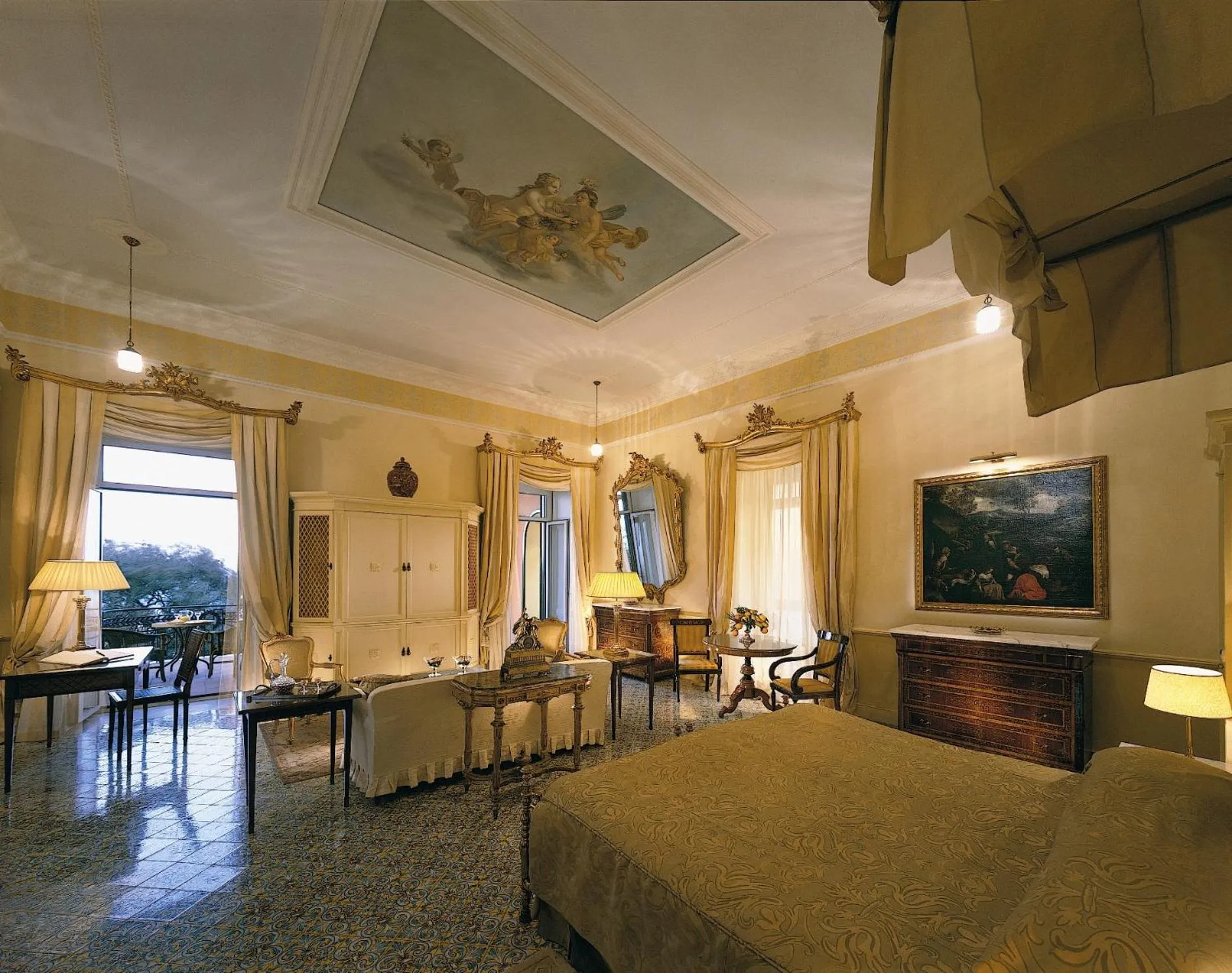 Bed in Grand Hotel Excelsior Vittoria