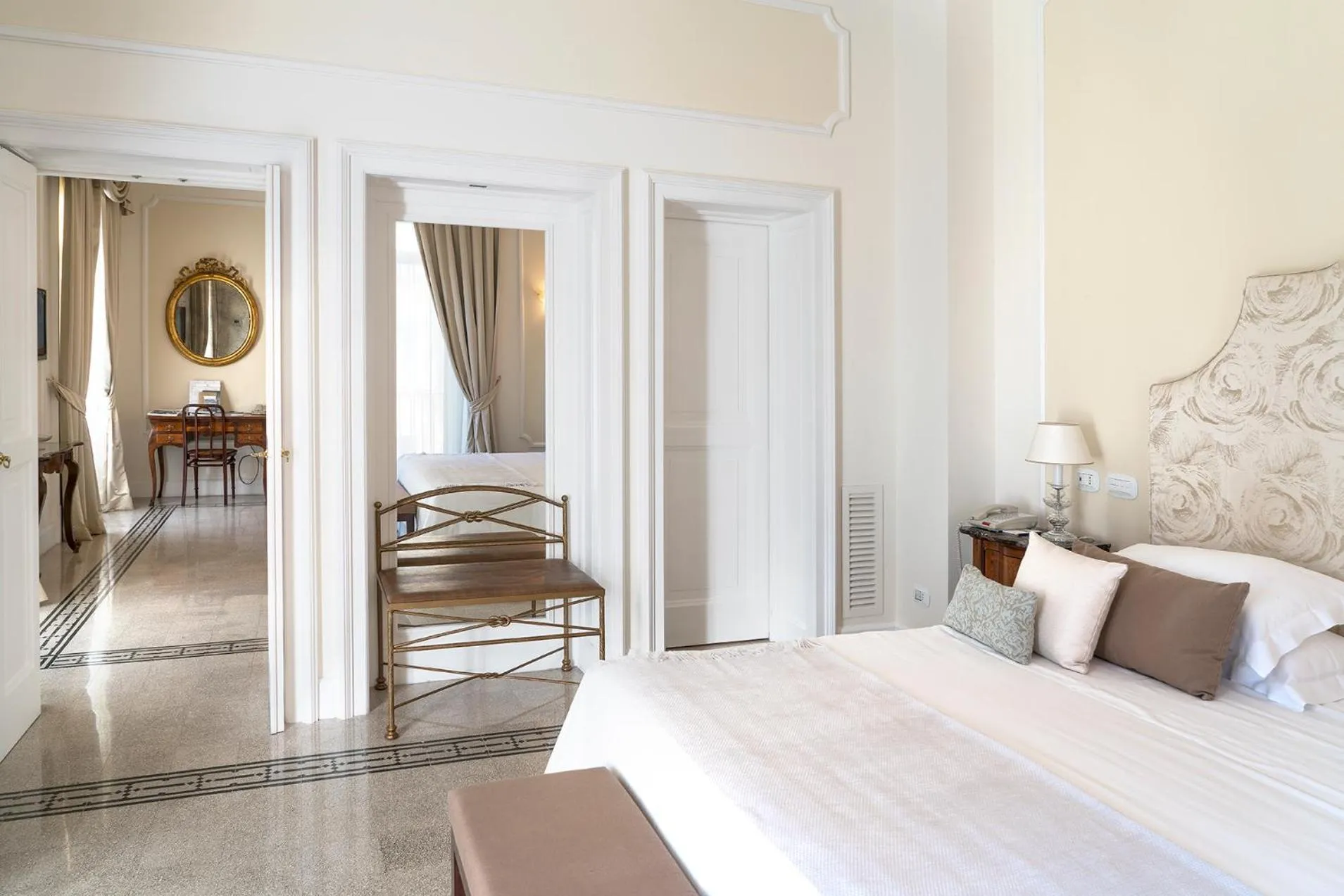 Bed in Grand Hotel Excelsior Vittoria