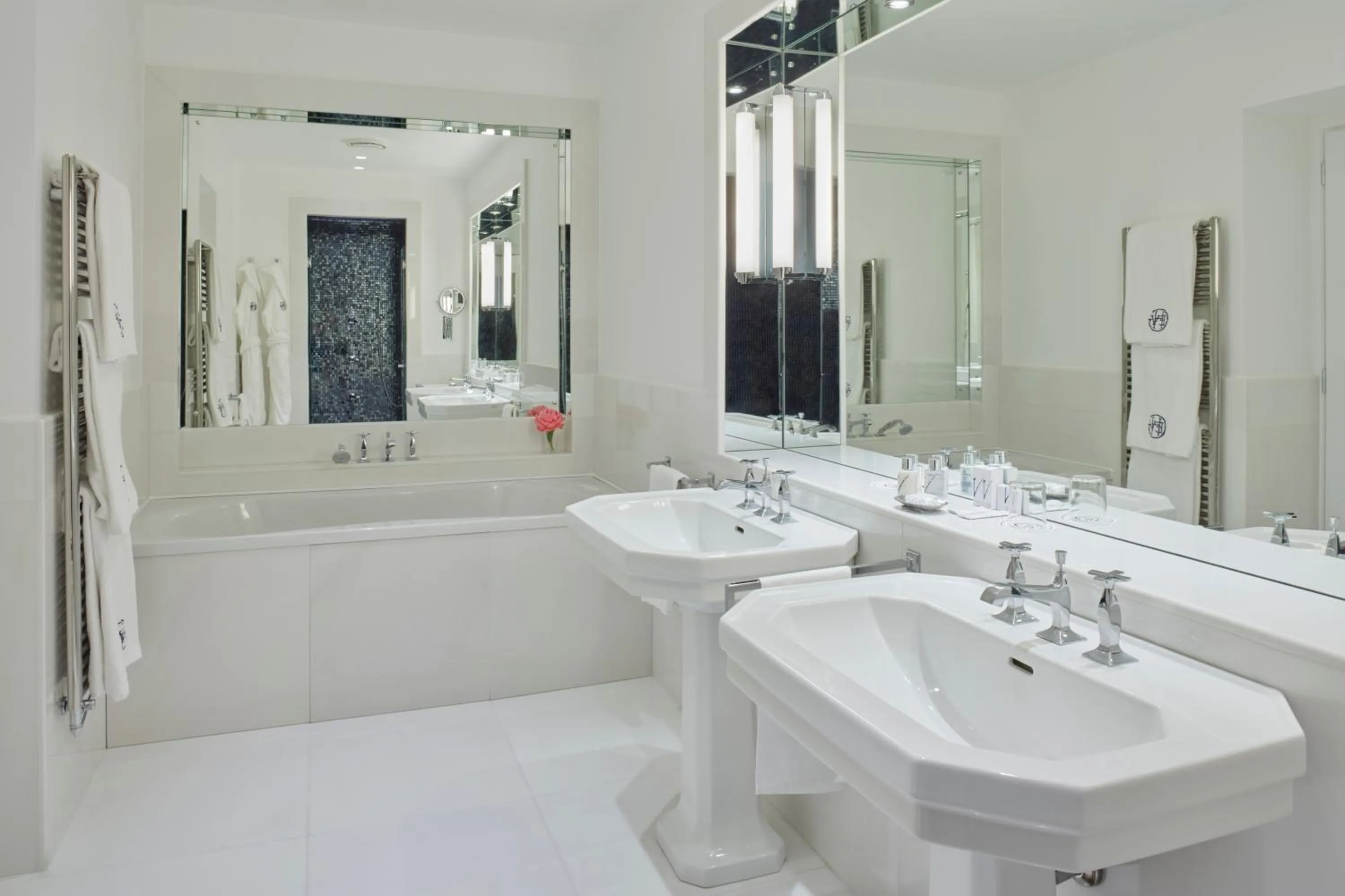 Shower in Grand Hotel Excelsior Vittoria