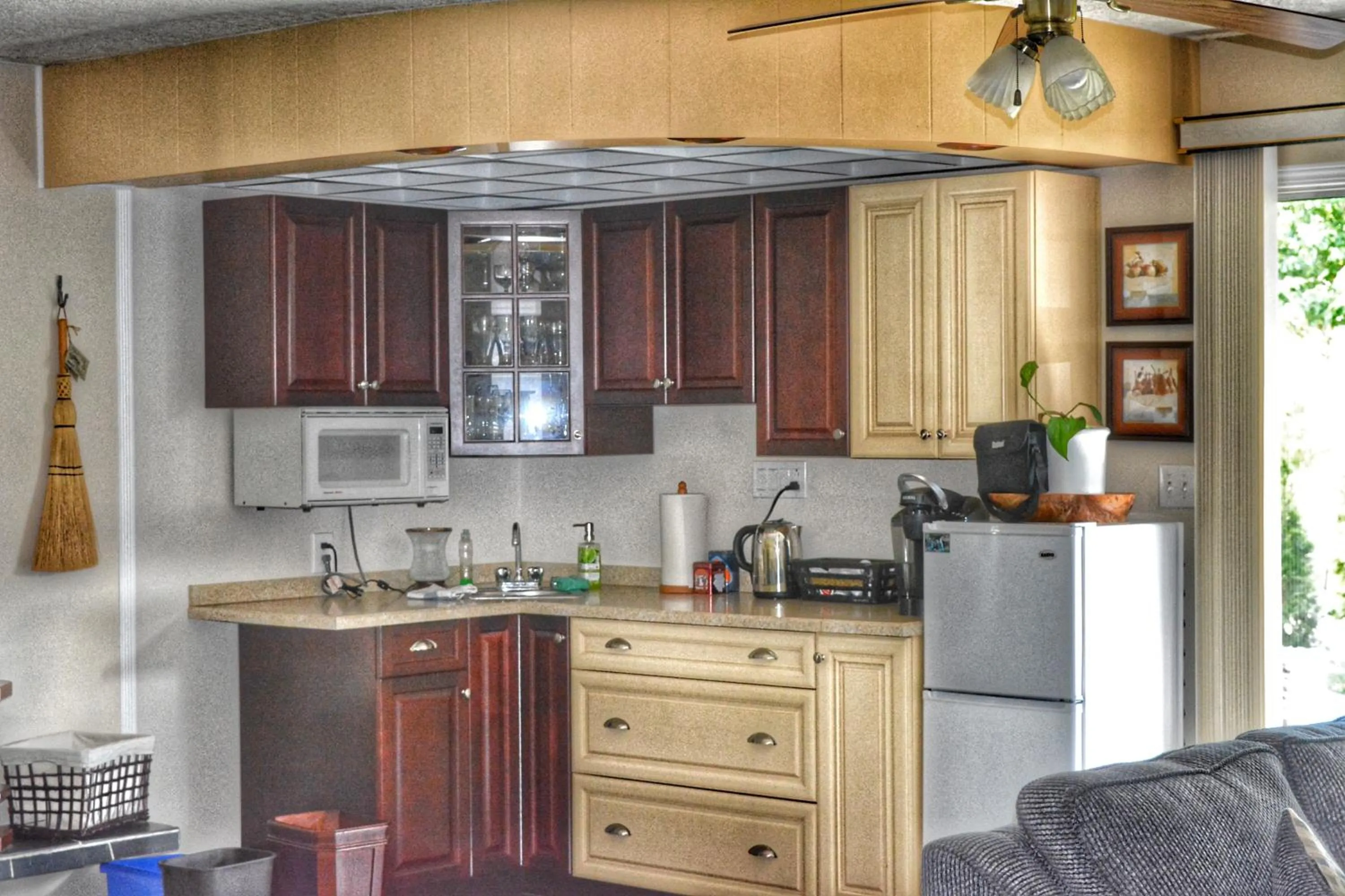 Coffee/tea facilities in Sunny Shuswap B&B