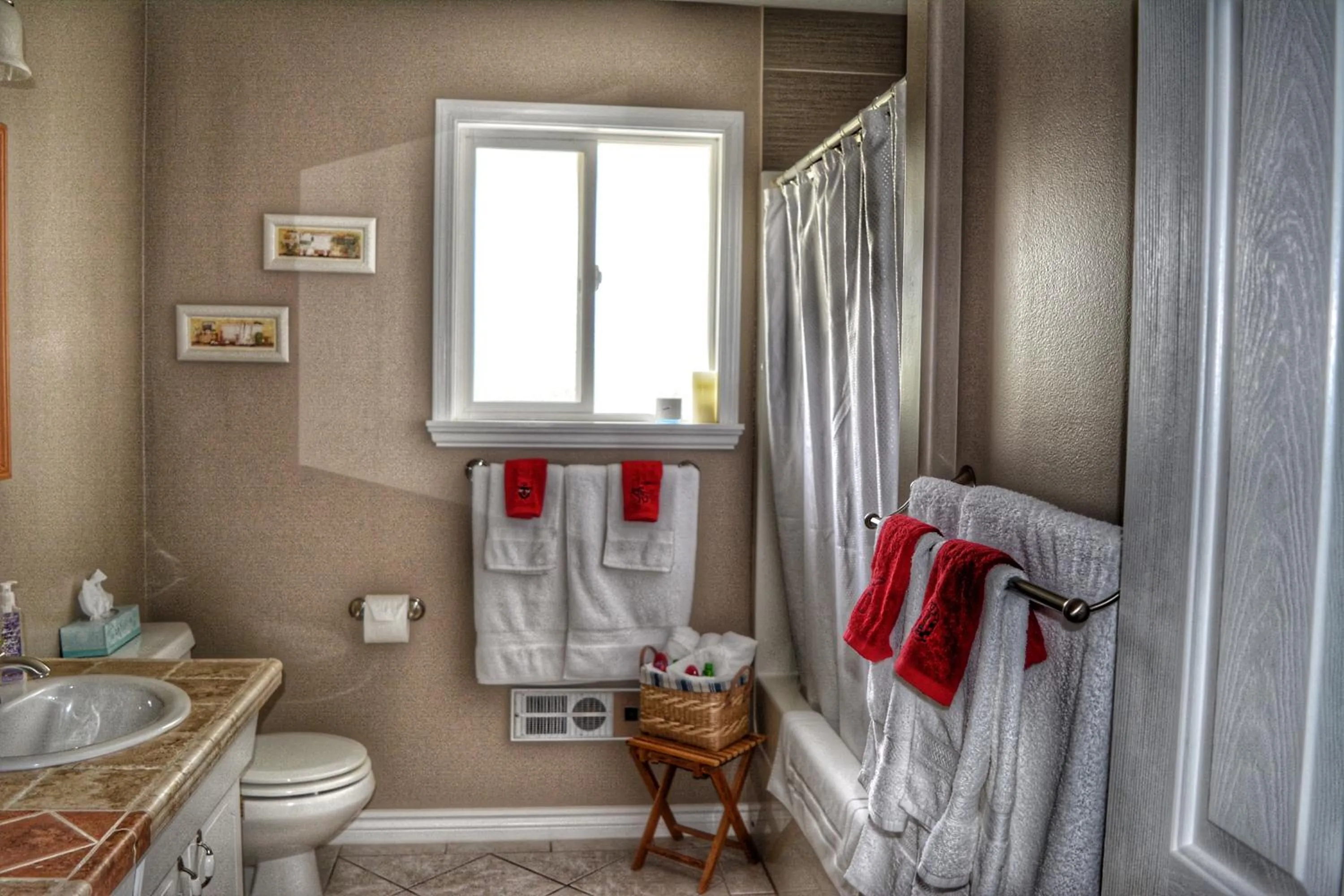 Bathroom in Sunny Shuswap B&B