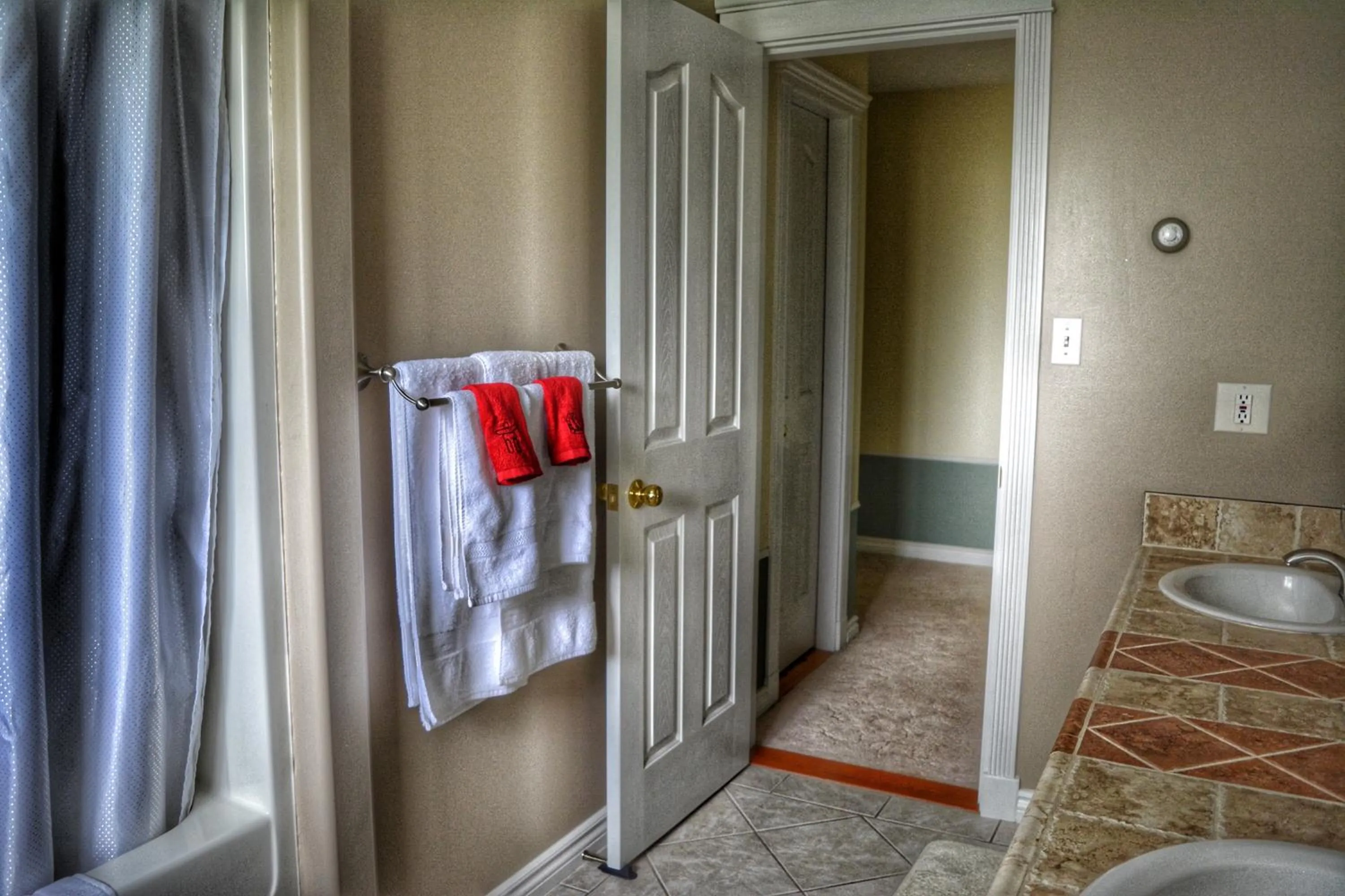 Bathroom in Sunny Shuswap B&B