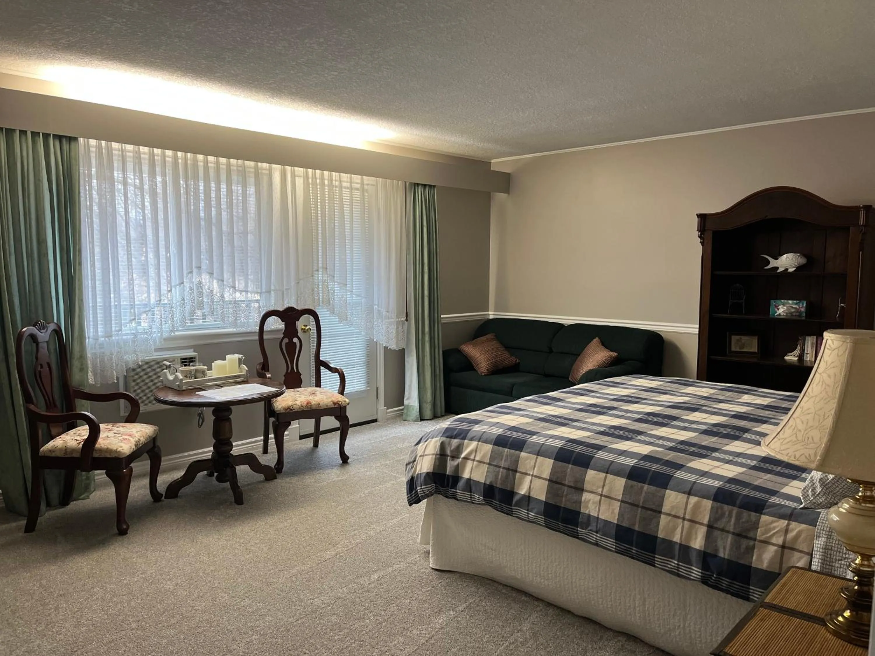 Bed in Sunny Shuswap B&B