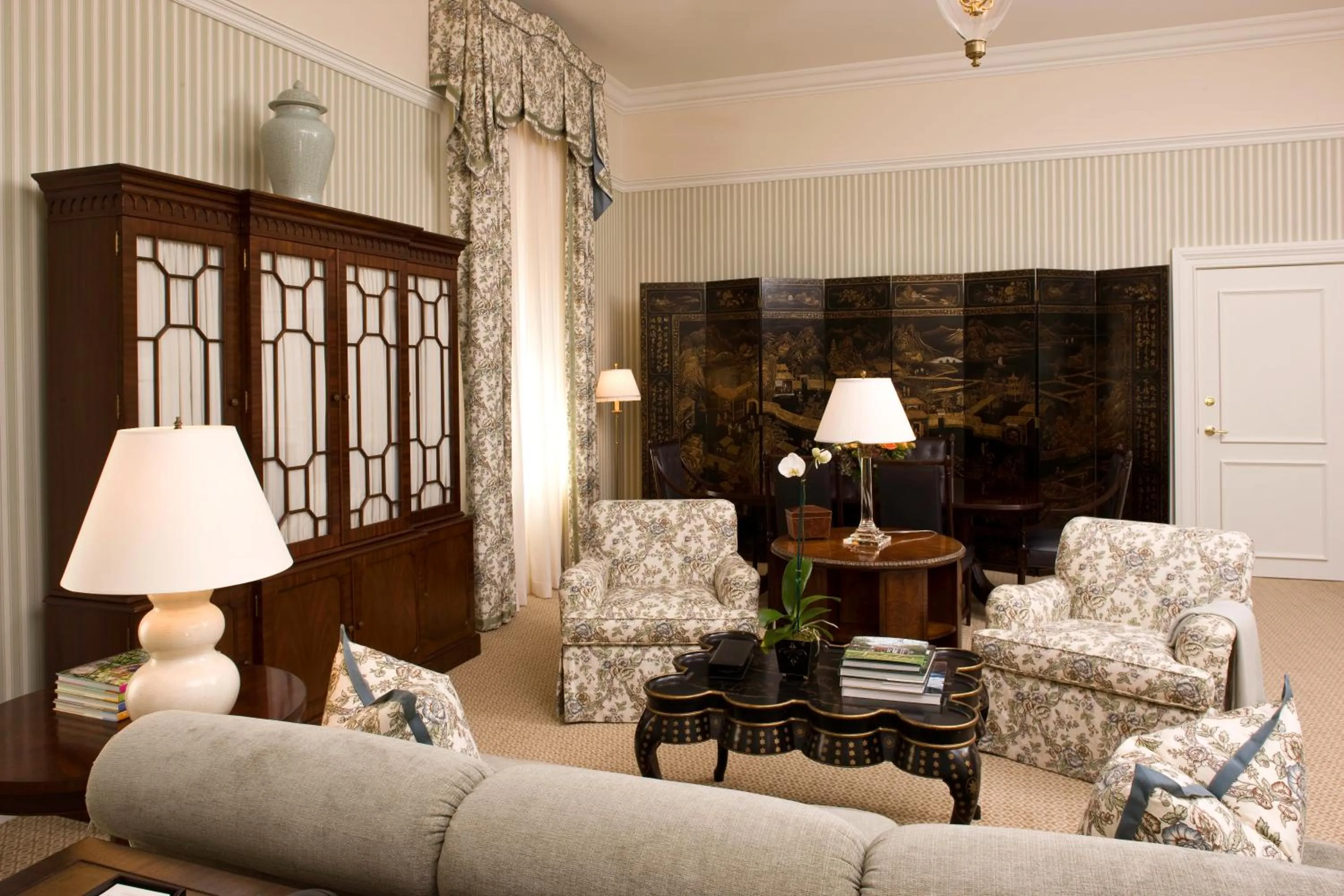Living room in Capital Hotel