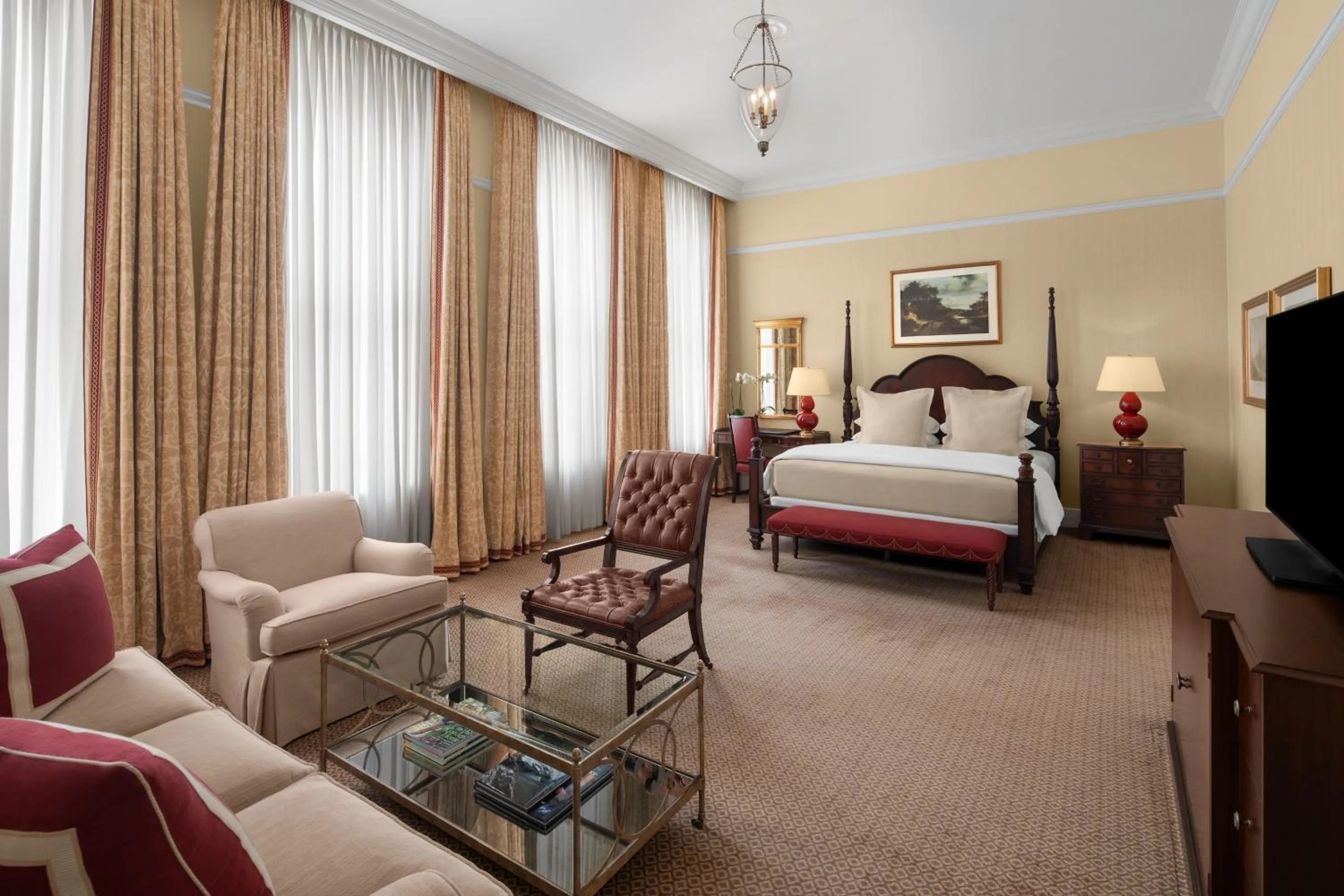 Bedroom, Bed in Capital Hotel