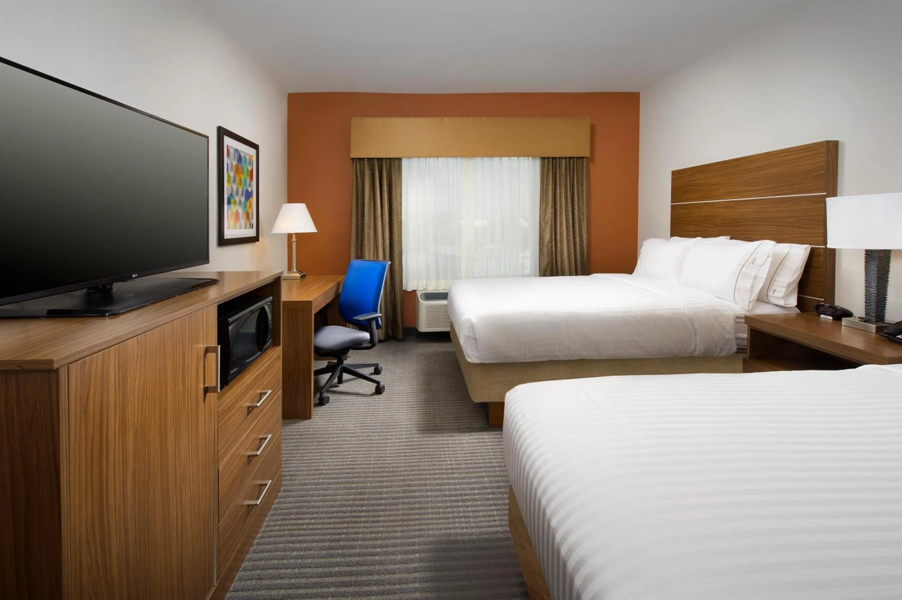 Photo of the whole room, Bed in Holiday Inn Express & Suites Bay City by IHG