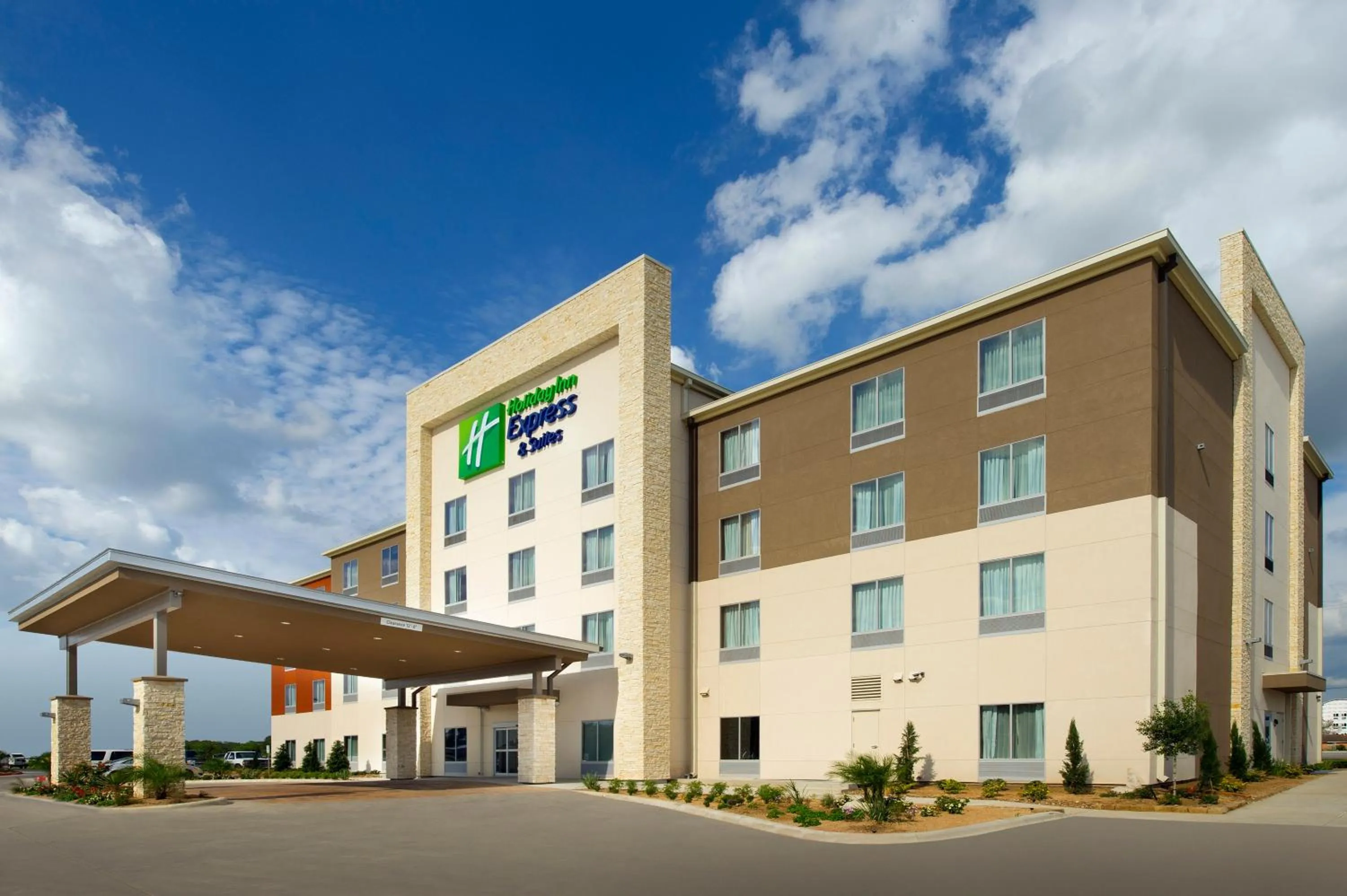 Property building in Holiday Inn Express & Suites Bay City by IHG