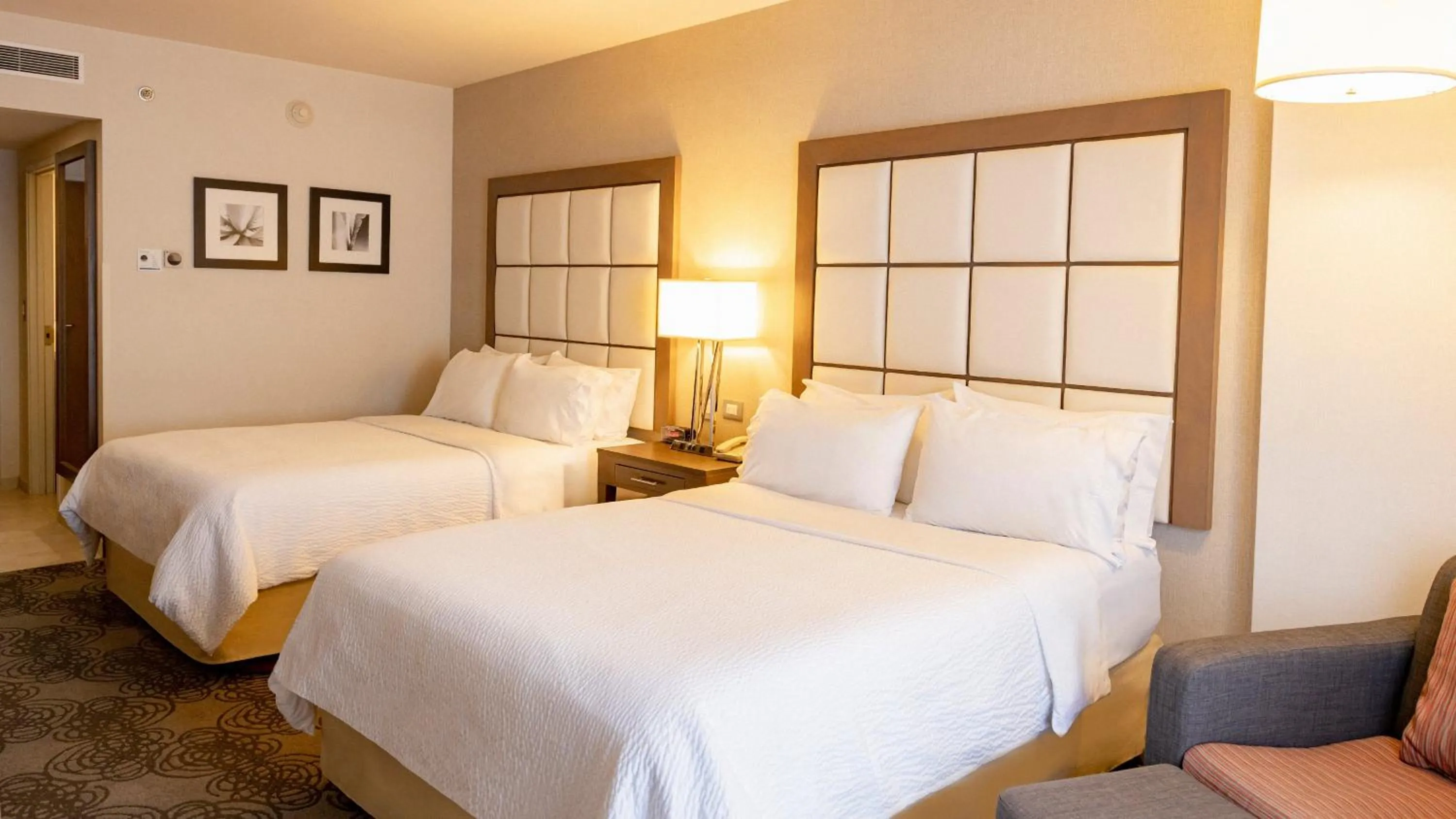 Photo of the whole room, Bed in Holiday Inn Express & Suites Chihuahua Juventud by IHG