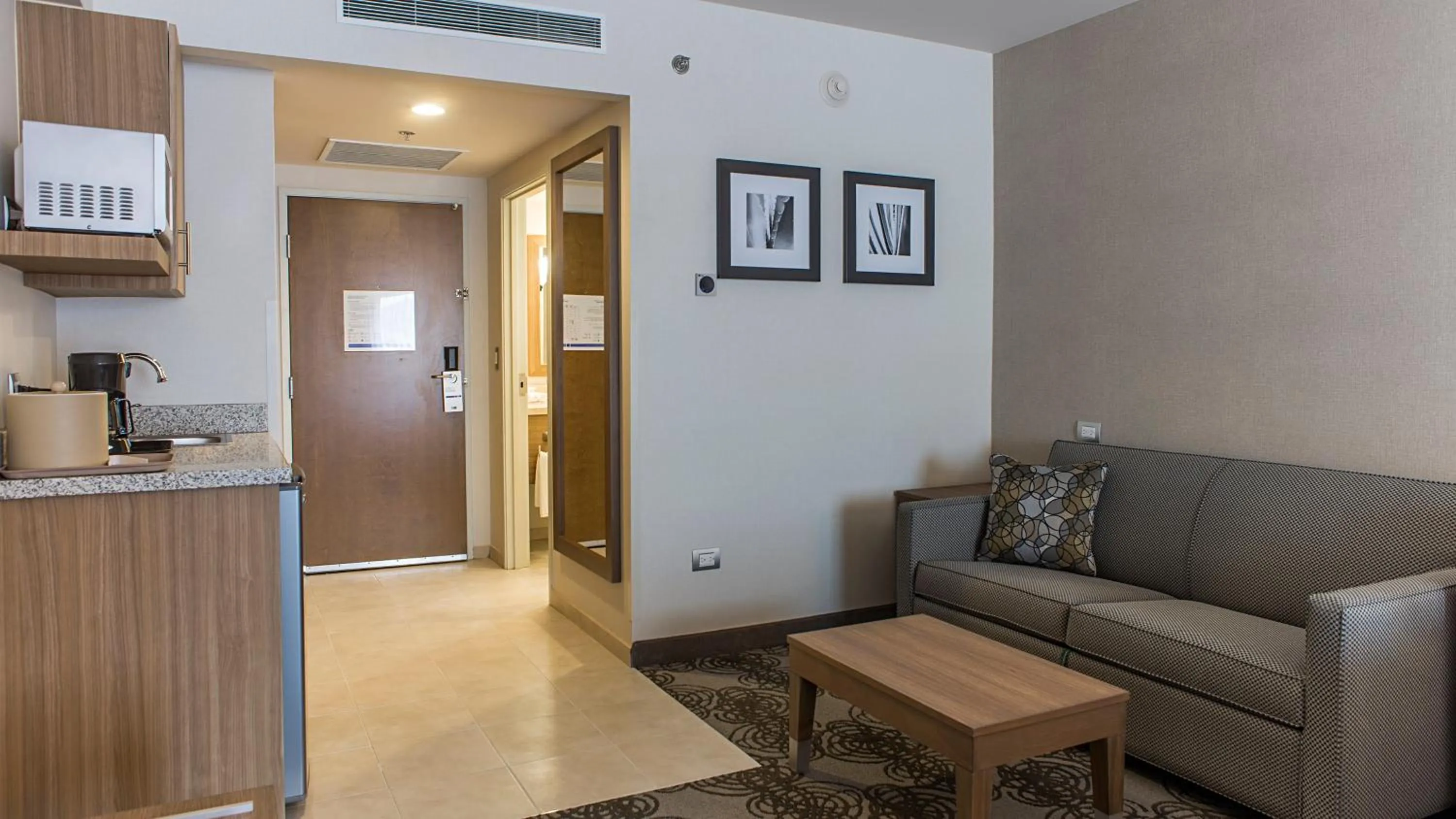 Photo of the whole room in Holiday Inn Express & Suites Chihuahua Juventud by IHG