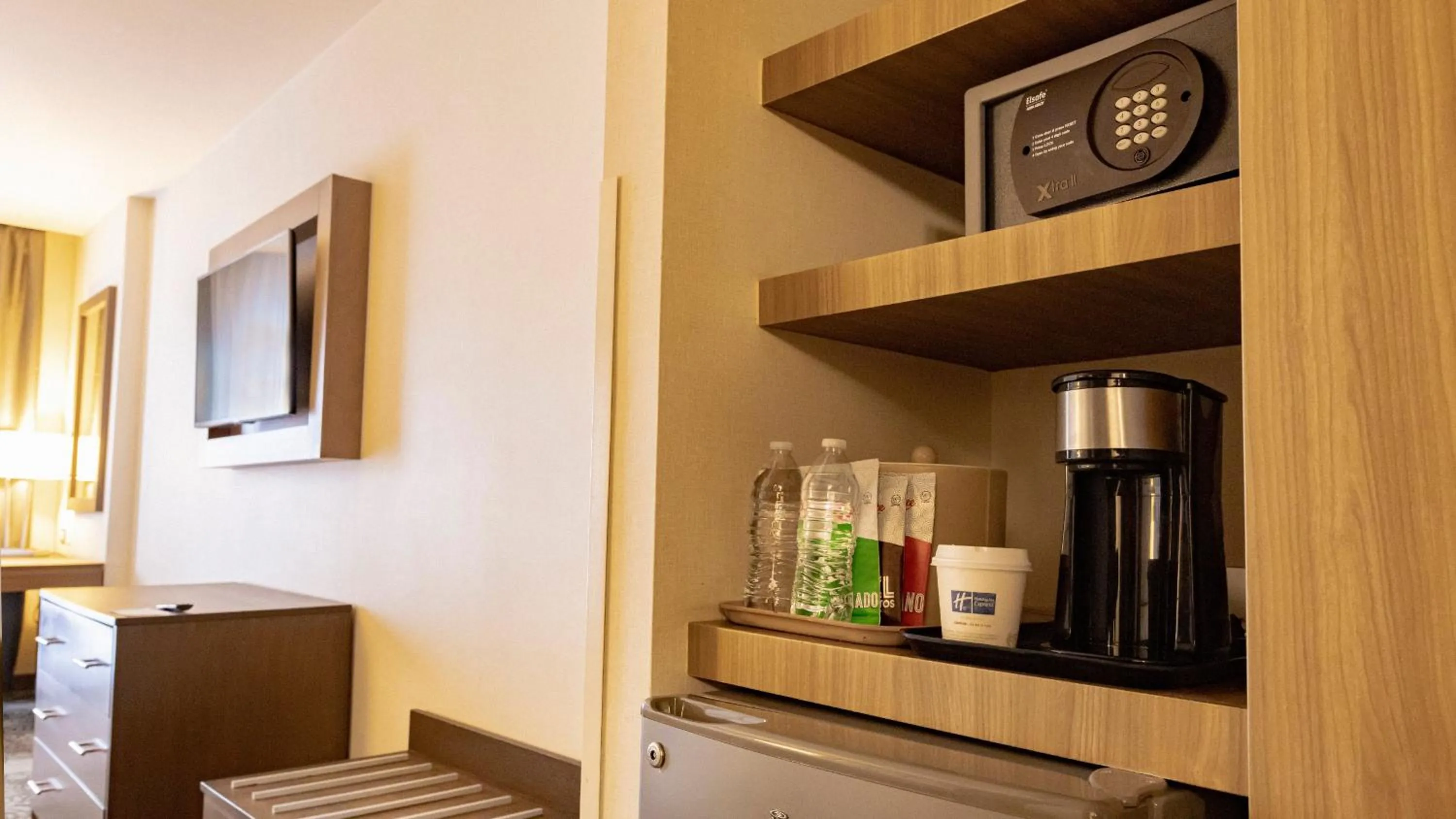 Bedroom in Holiday Inn Express & Suites Chihuahua Juventud by IHG