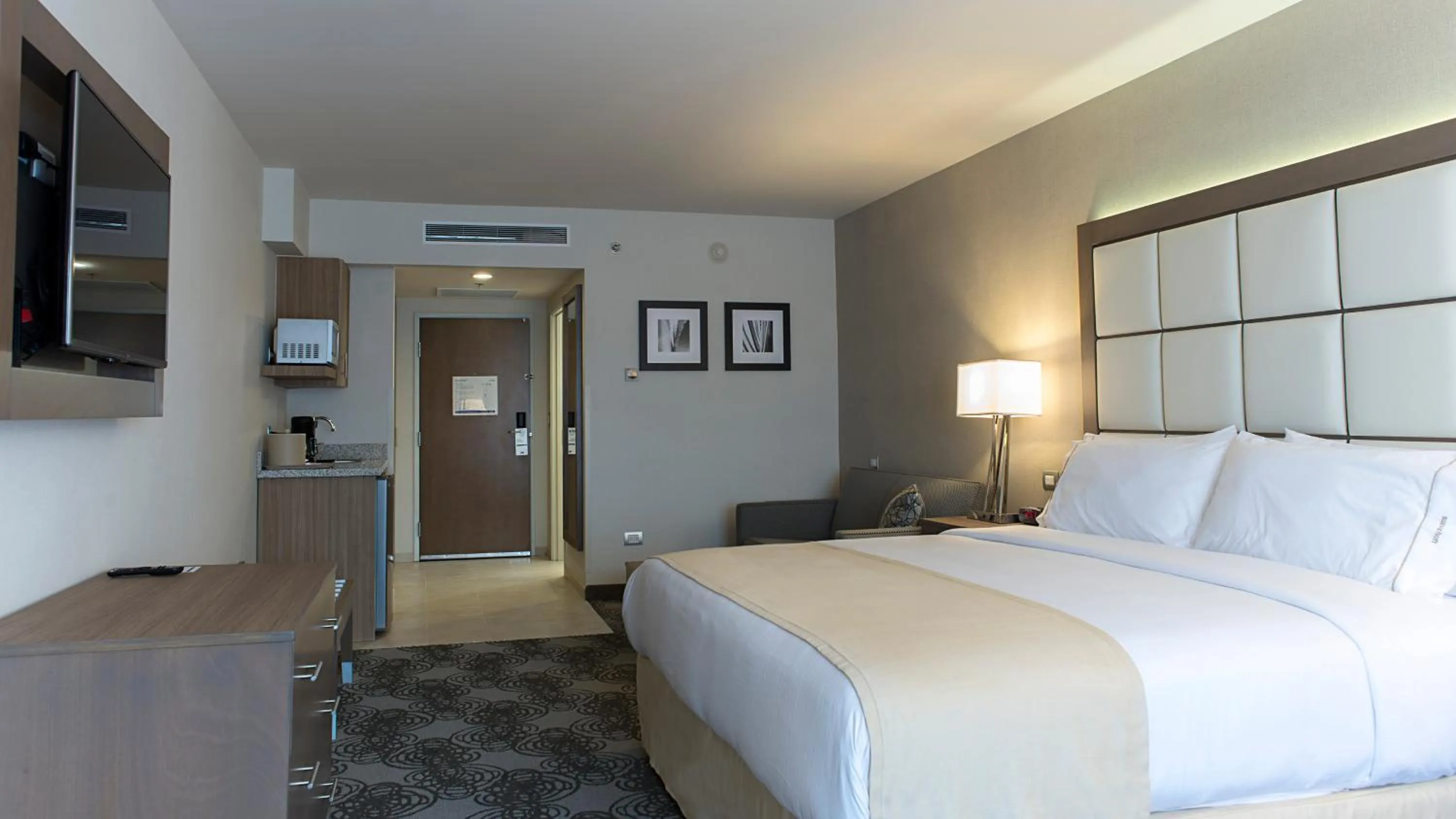 Bed in Holiday Inn Express & Suites Chihuahua Juventud by IHG