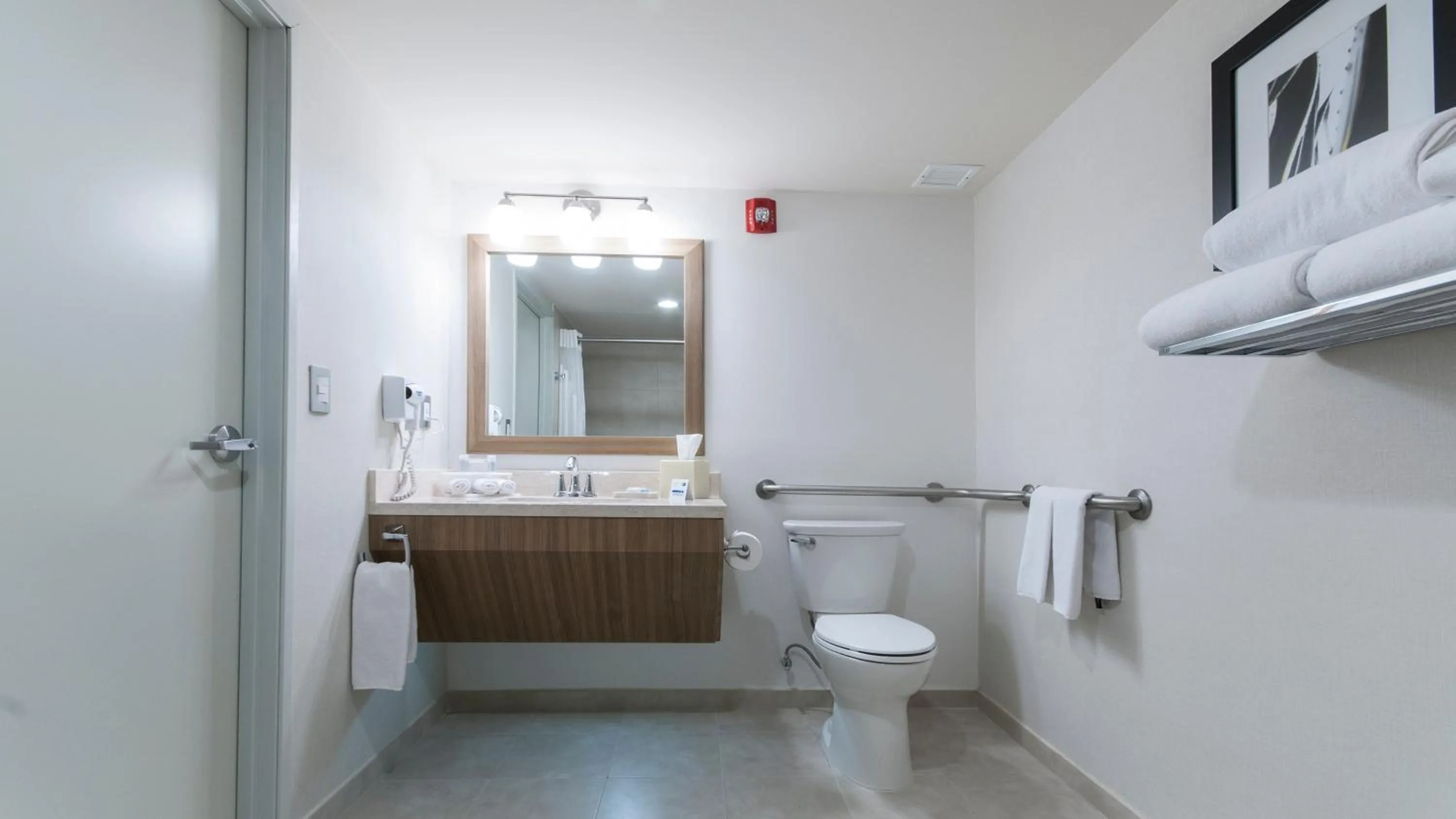 Bathroom in Holiday Inn Express & Suites Chihuahua Juventud by IHG