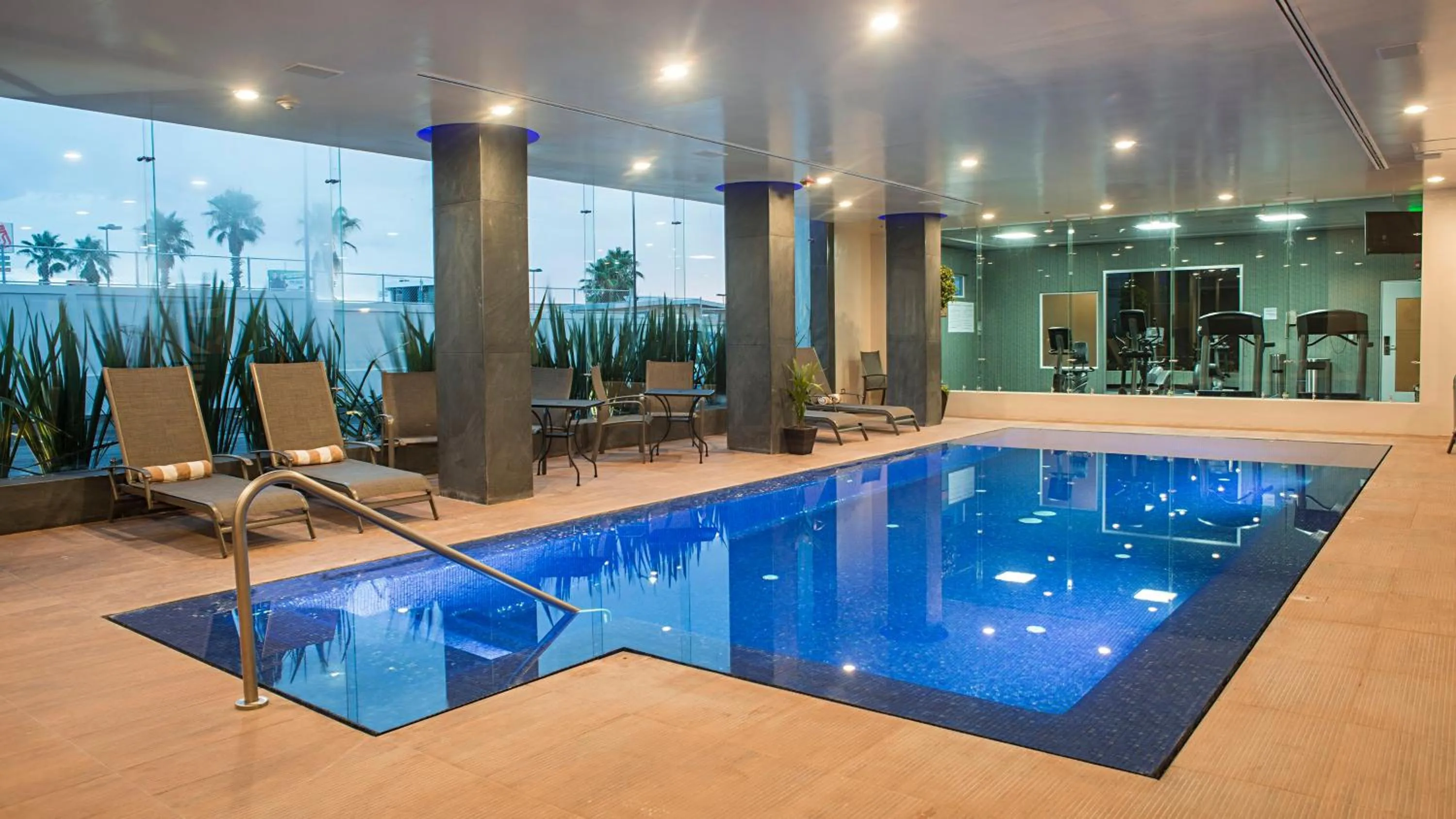 Swimming pool in Holiday Inn Express & Suites Chihuahua Juventud by IHG
