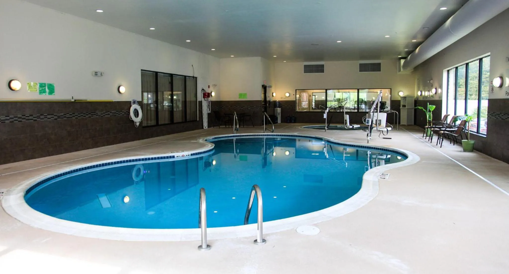 Swimming pool in Holiday Inn Express & Suites Cumberland - La Vale by IHG