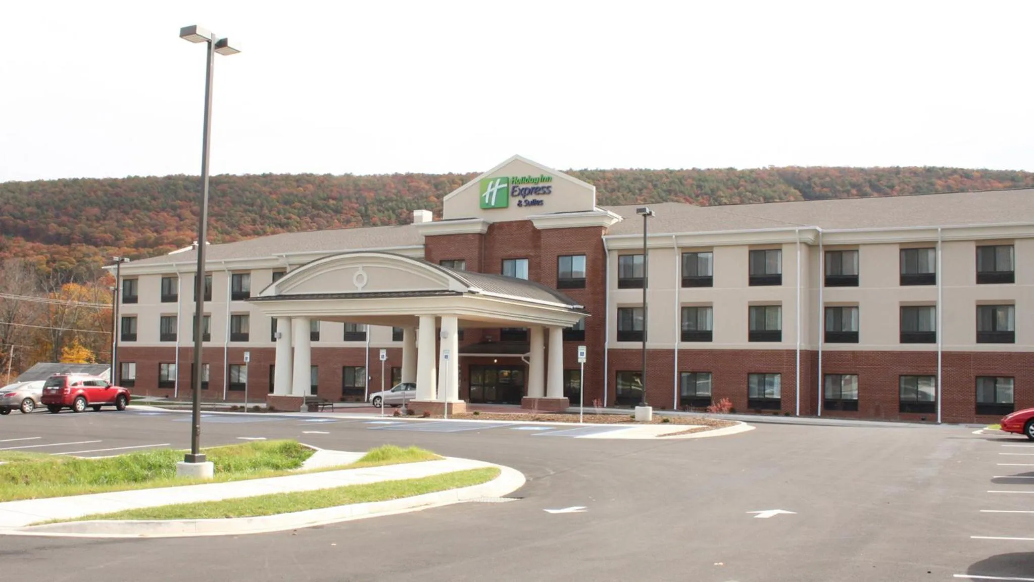 Property building in Holiday Inn Express & Suites Cumberland - La Vale by IHG