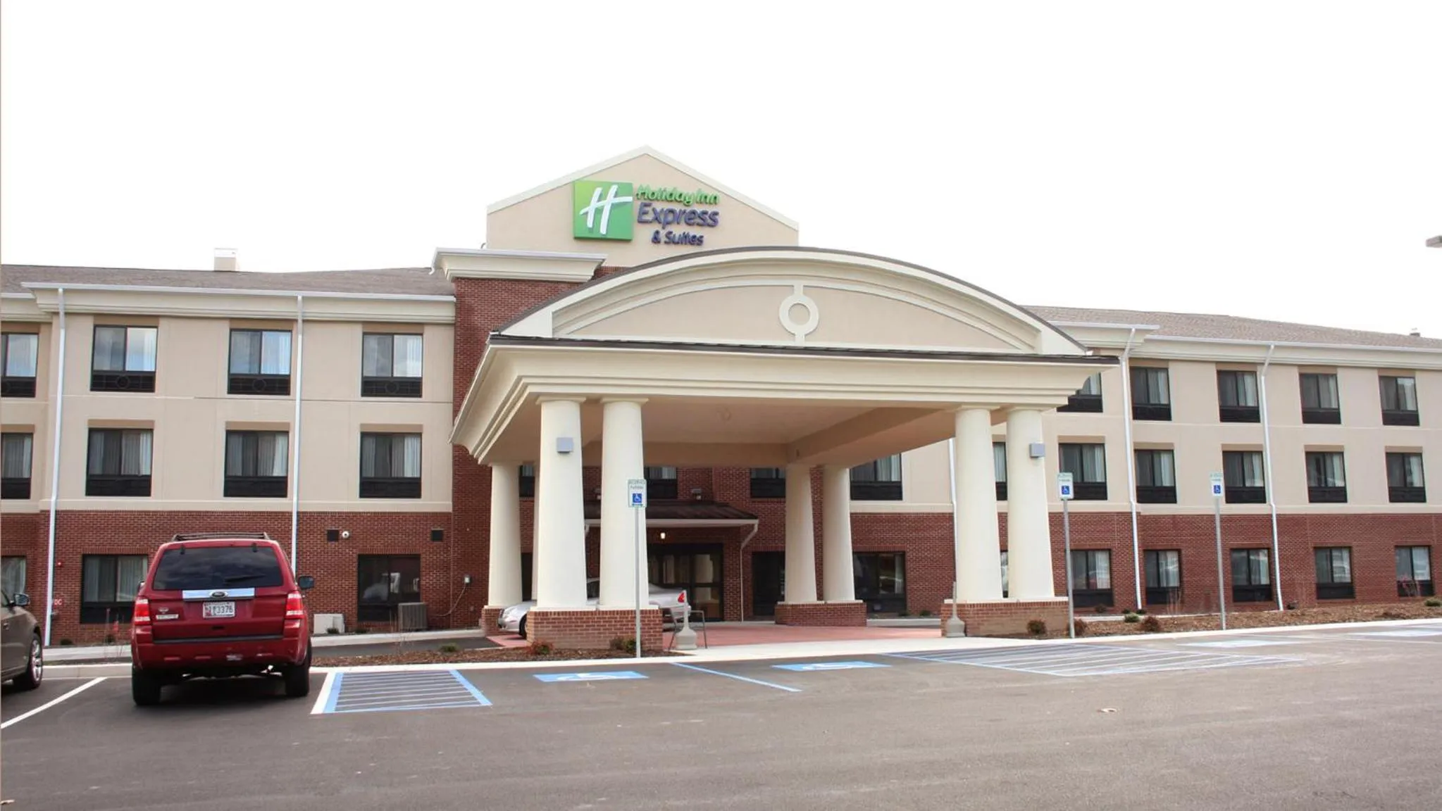 Property building in Holiday Inn Express & Suites Cumberland - La Vale by IHG