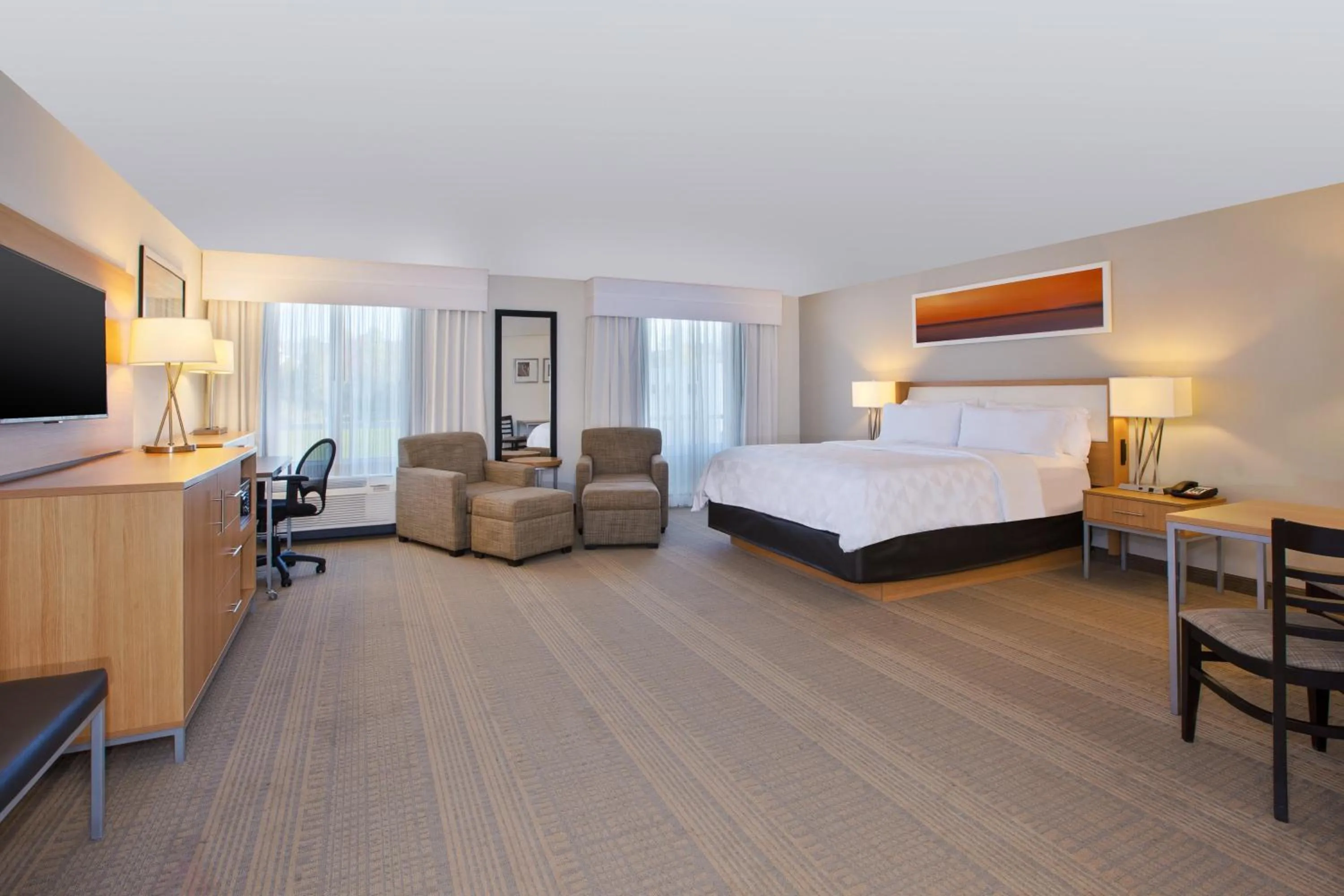 Photo of the whole room, Bed in Holiday Inn Morgantown-University Area by IHG