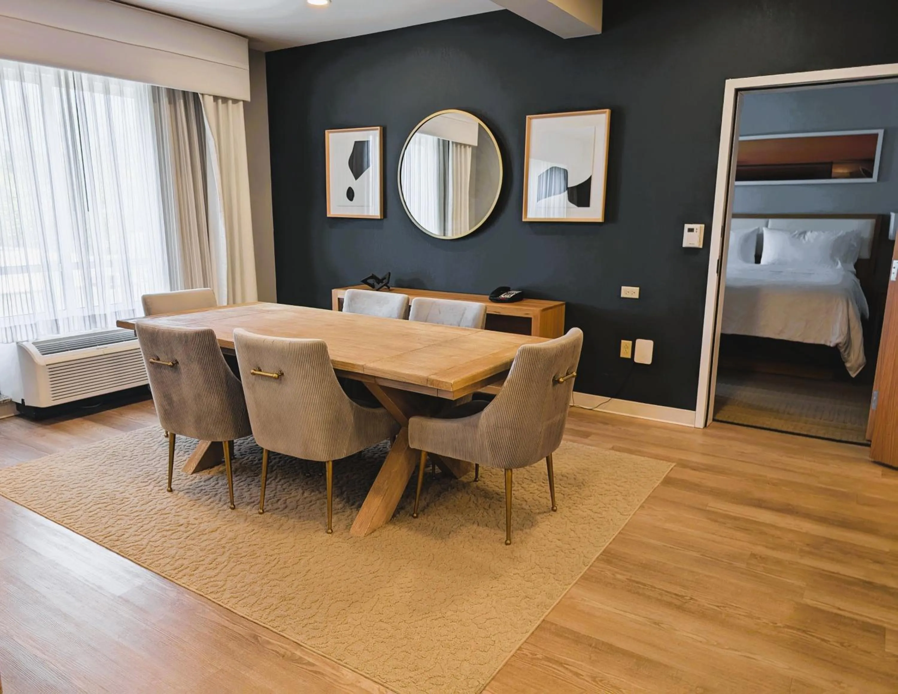 Photo of the whole room, Bed in Holiday Inn Morgantown-University Area by IHG