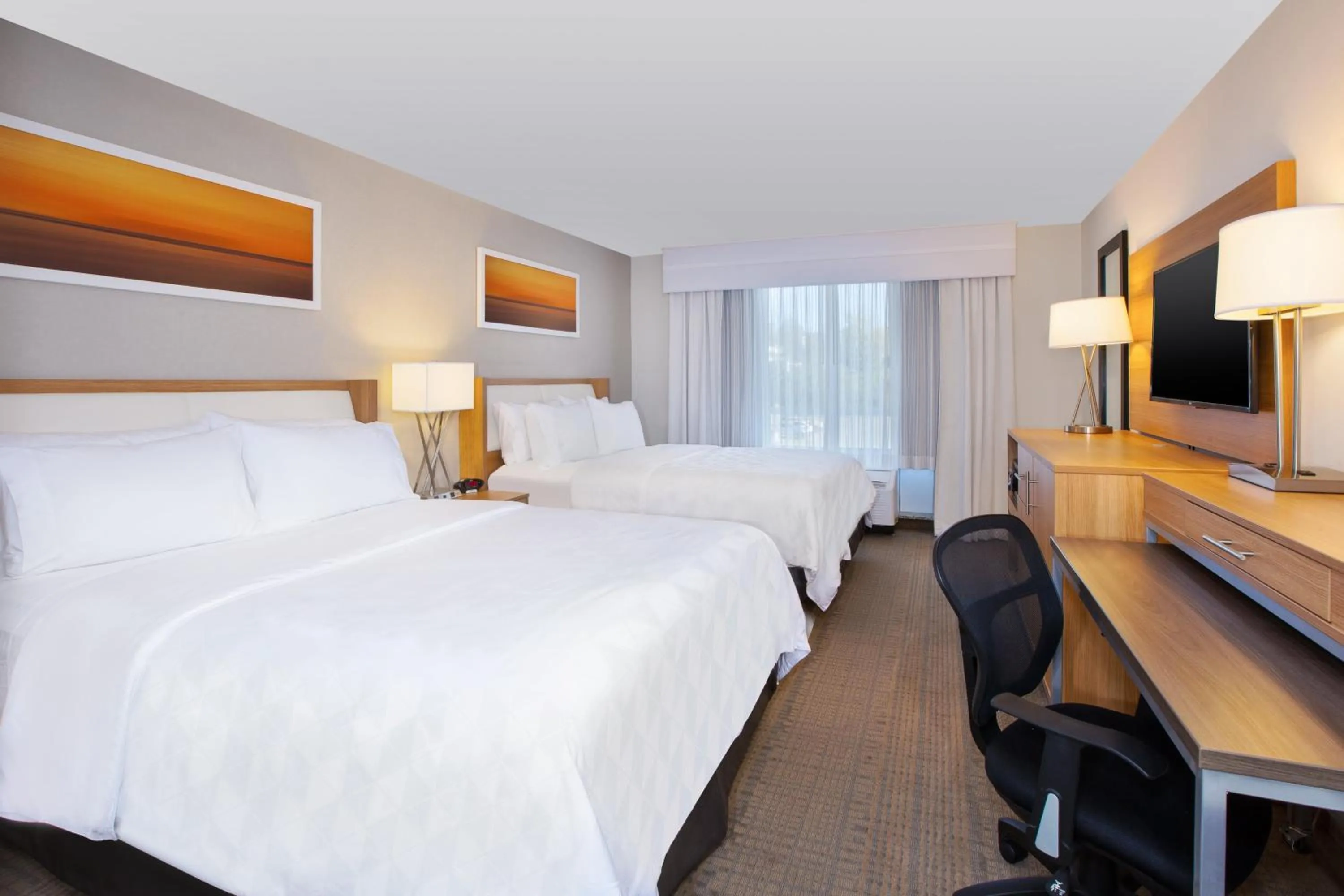 Photo of the whole room, Bed in Holiday Inn Morgantown-University Area by IHG