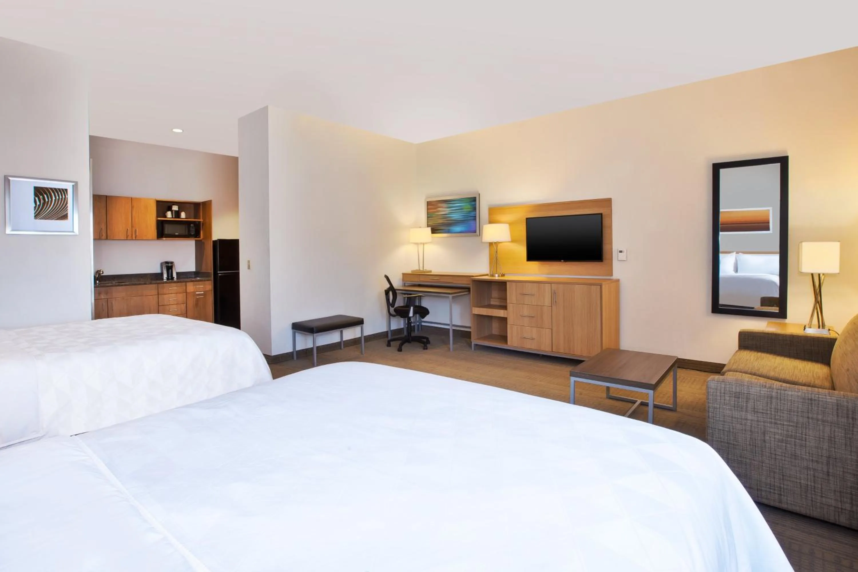 Photo of the whole room, Bed in Holiday Inn Morgantown-University Area by IHG