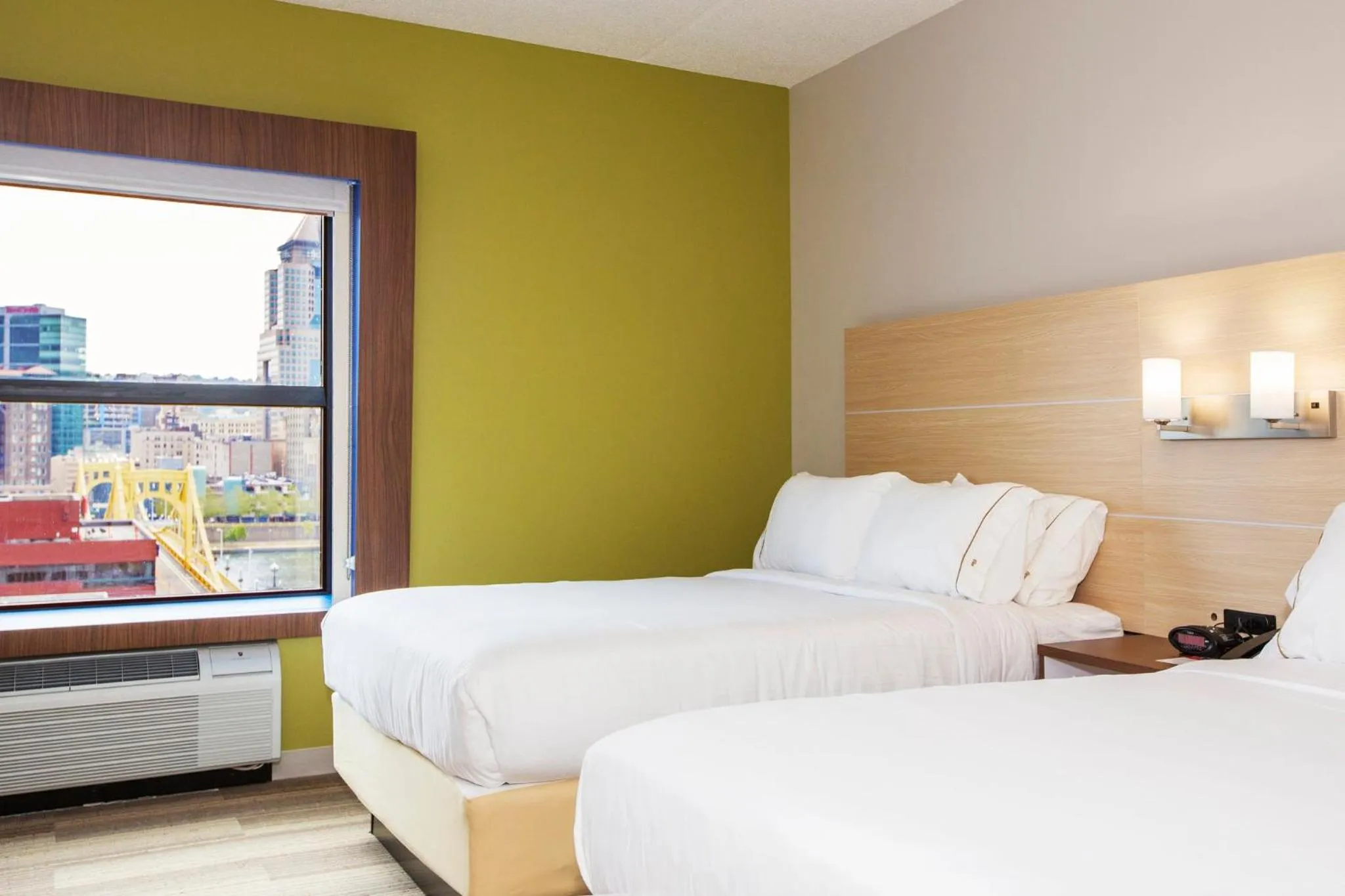 Photo of the whole room, Bed in Holiday Inn Express & Suites Pittsburgh North Shore by IHG