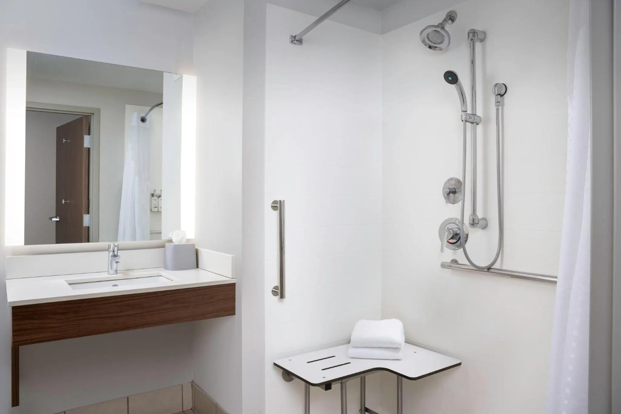 Photo of the whole room in Holiday Inn Express & Suites Pittsburgh North Shore by IHG