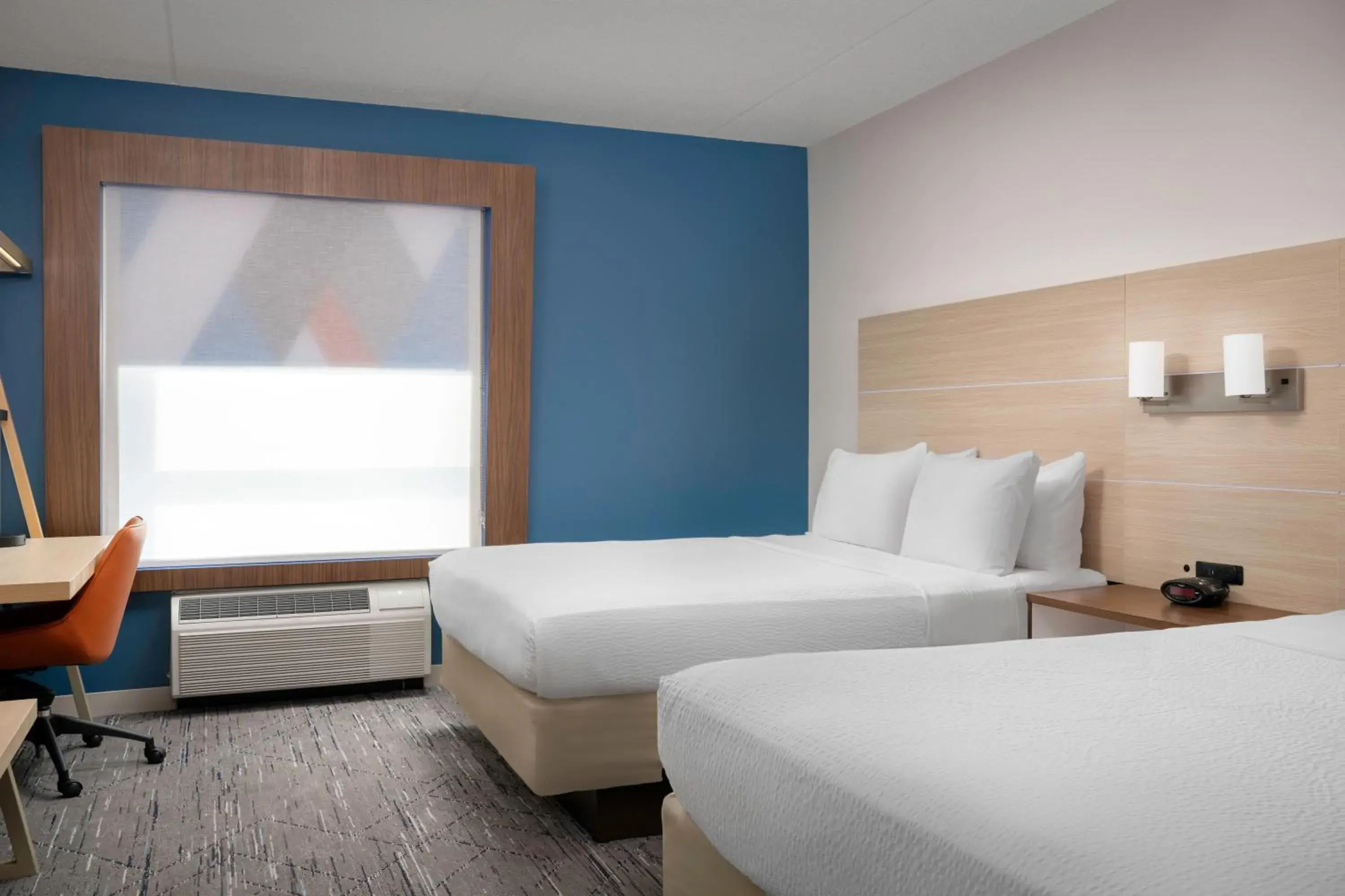 Standard Queen Room with Two Queen Beds in Holiday Inn Express & Suites Pittsburgh North Shore by IHG Standard Queen Room with Two Queen Beds in Holiday Inn Express & Suites Pittsburgh North Shore by IHG