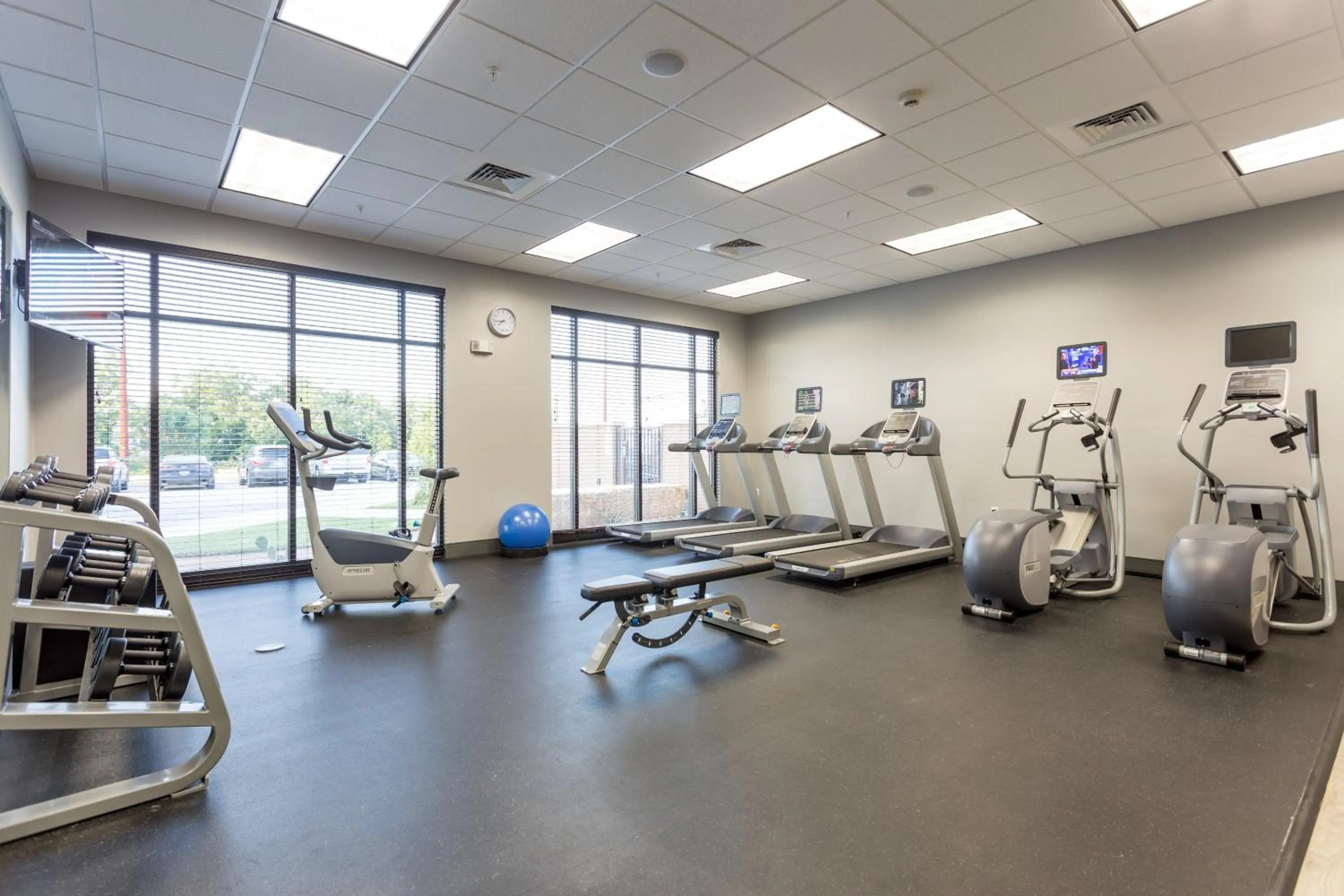 Fitness centre/facilities in Holiday Inn San Marcos Convention Center by IHG
